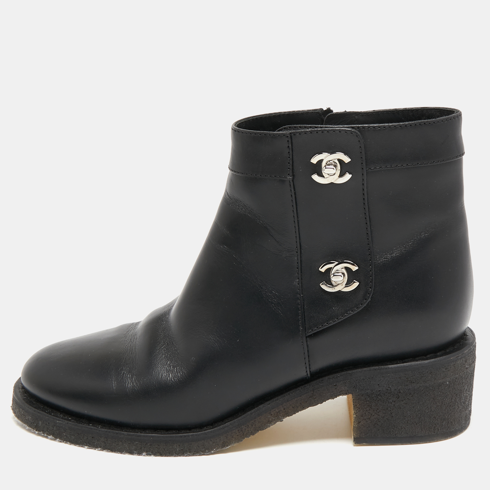 مملوكة مسبقًا Chanel Black Leather Ankle Boots Size 39