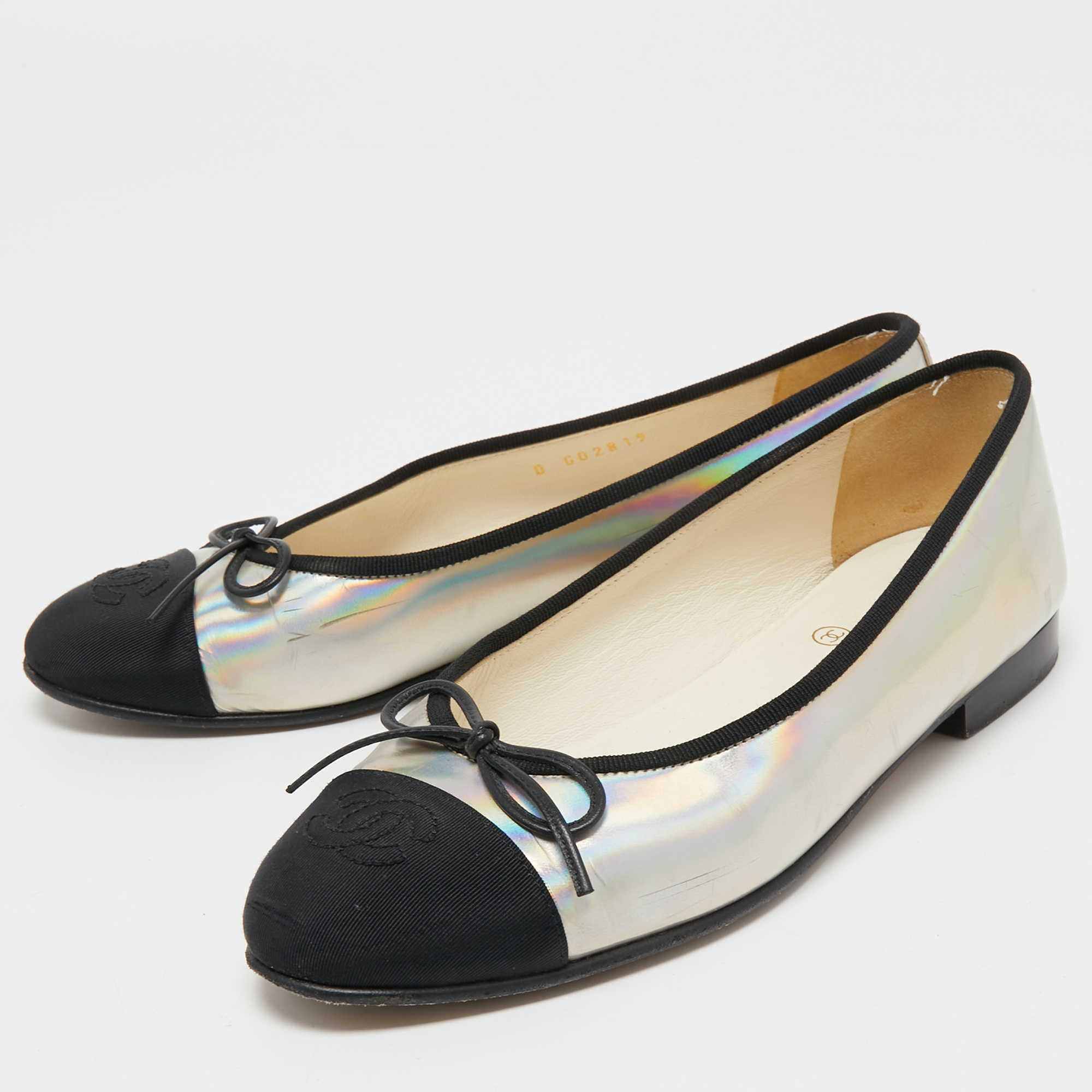 

Chanel Multicolor/Black Iridescent Leather and CC Cap Toe Bow Ballet Flats Size