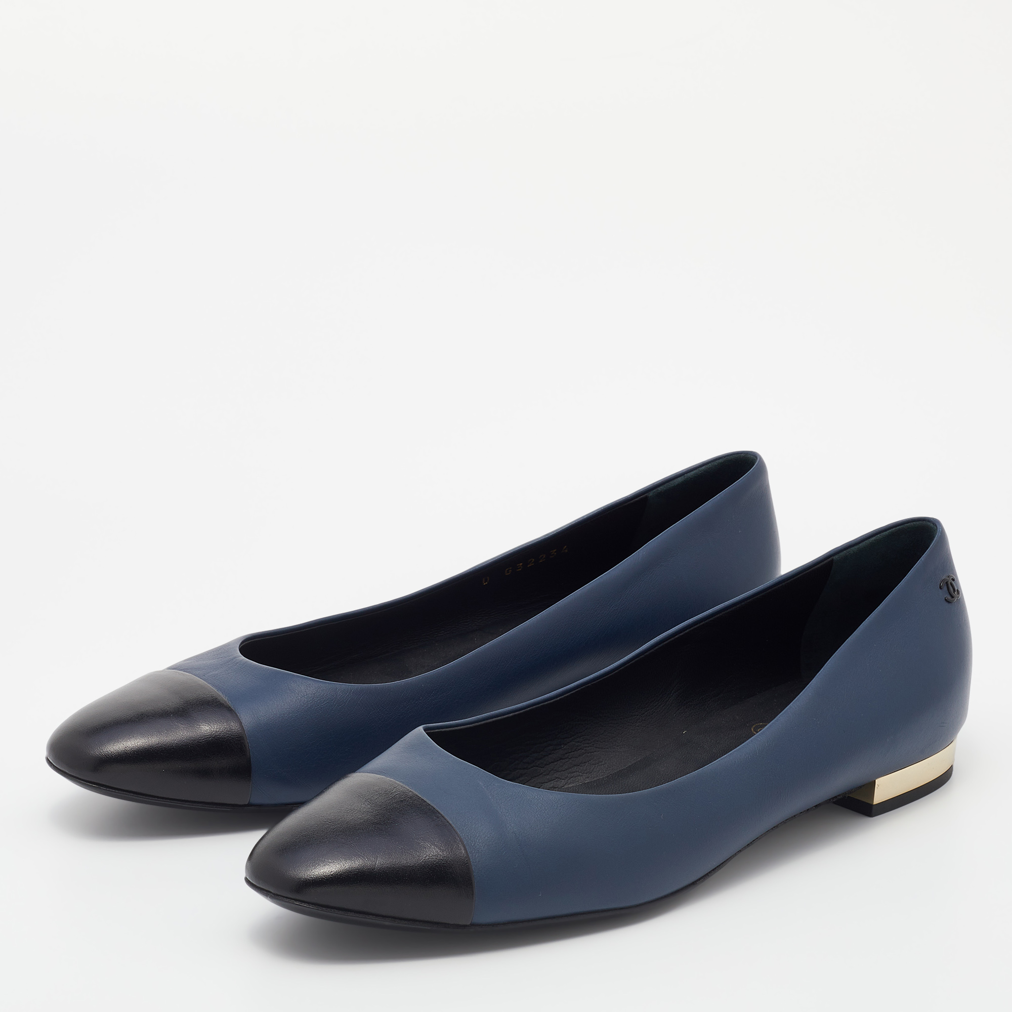 

Chanel Blue/Black Leather CC Ballet Flats Size