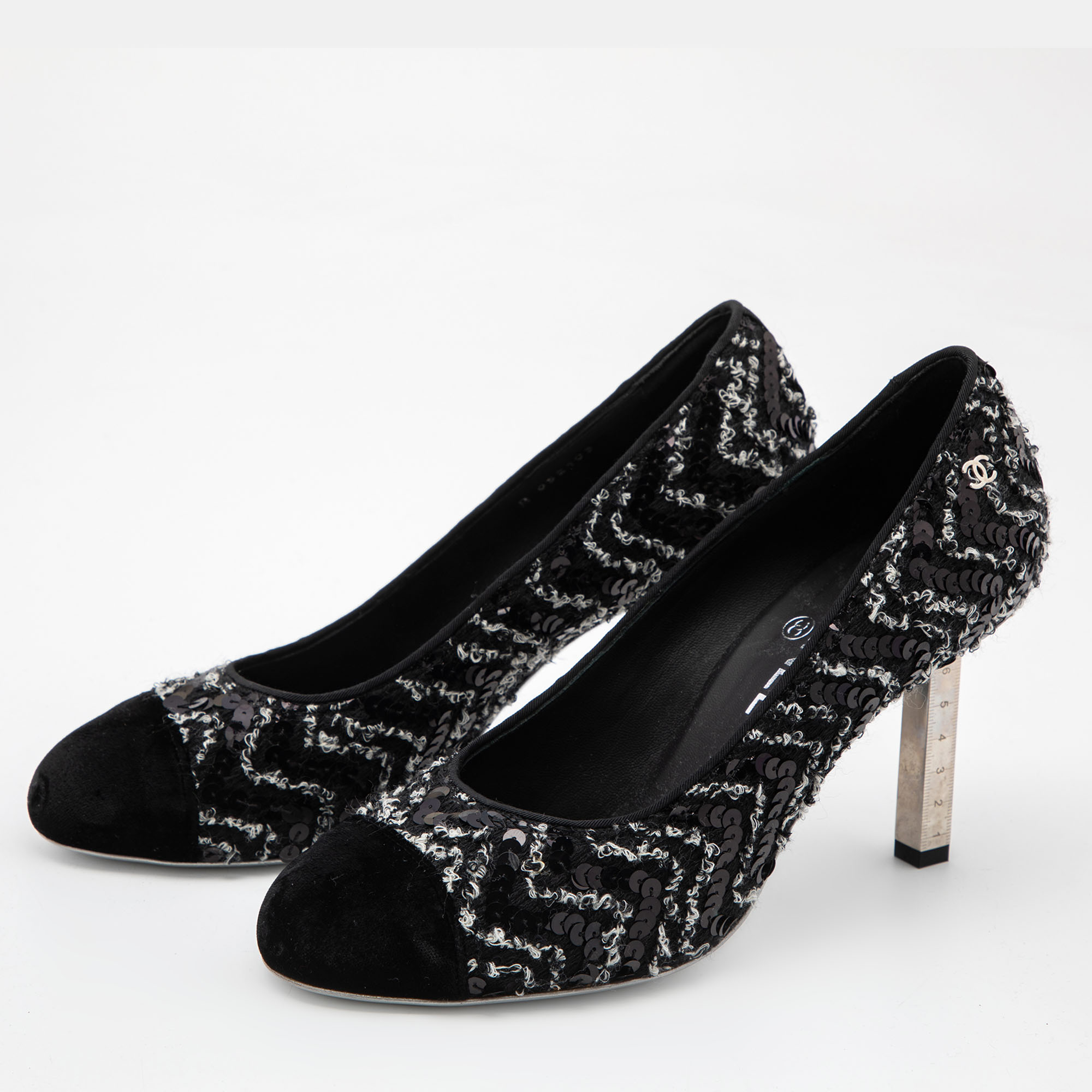 

Chanel Black Velvet and Sequin Cap Toe Pumps Size