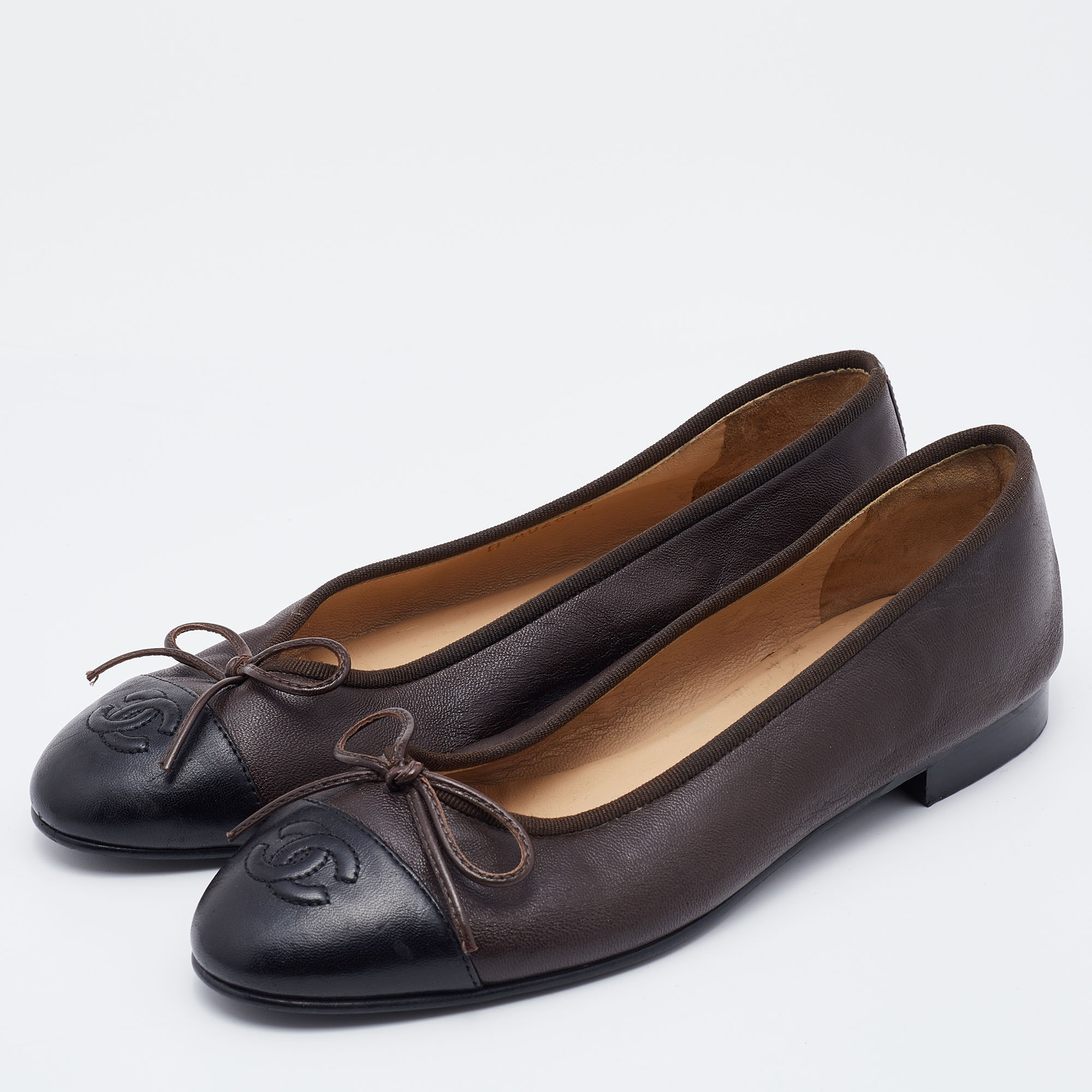 

Chanel Brown/Black Leather CC Cap Toe Bow Ballet Flats Size