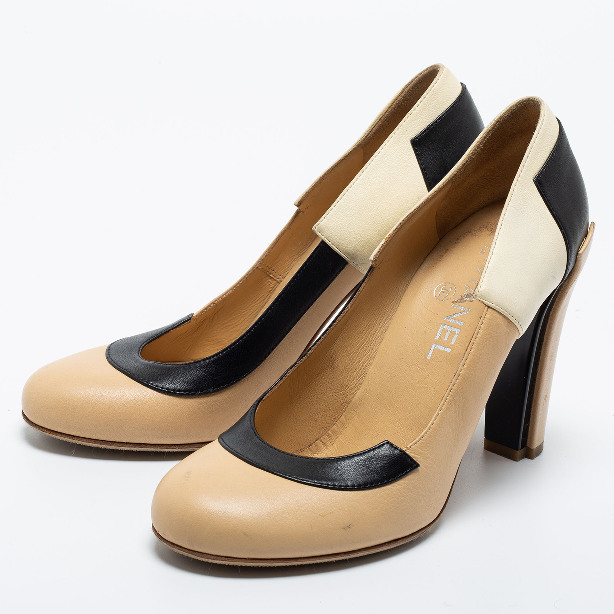 

Chanel Tricolor Leather Round Toe Pumps Size, Beige