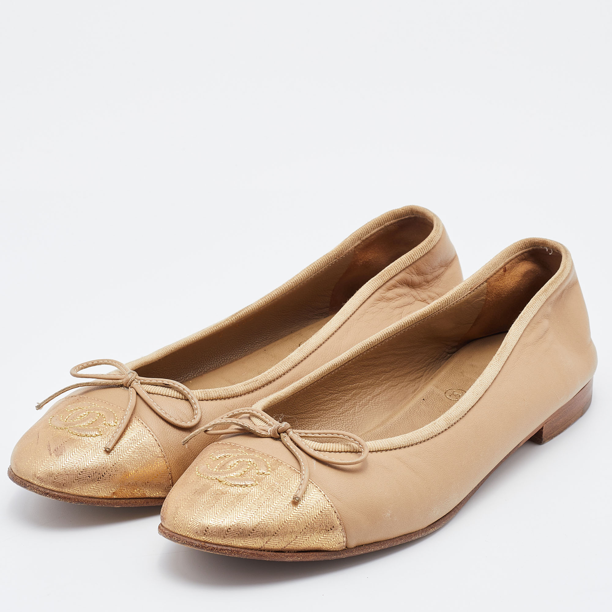 

Chanel Beige Leather CC Cap Toe Ballet Flats Size