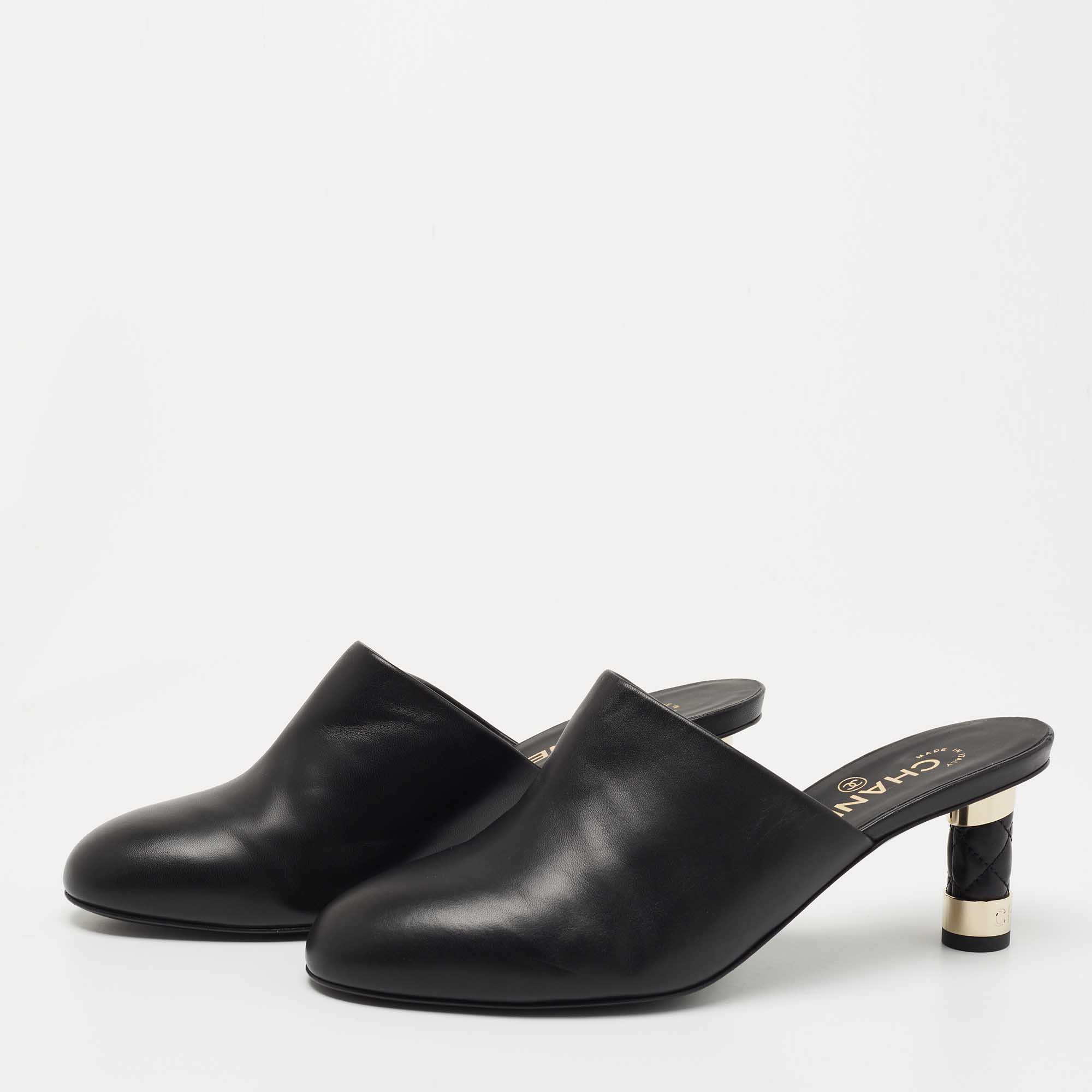 

Chanel Black Leather Round Toe Mules Size