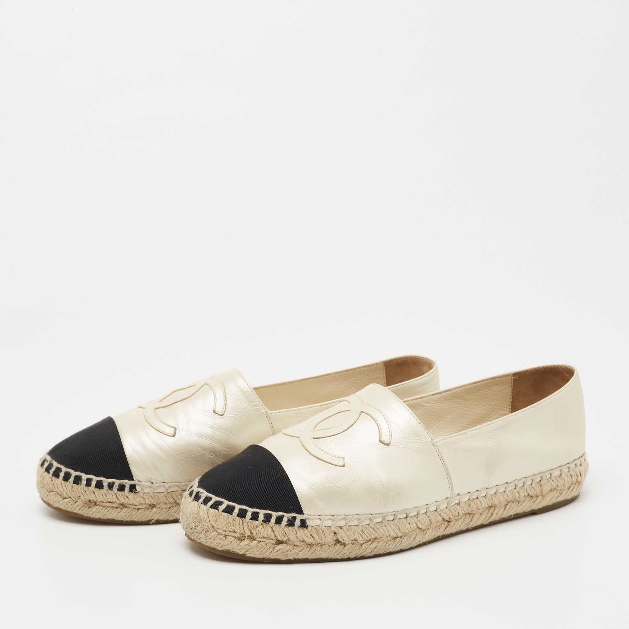 

Chanel Metallic/Black Leather and Canvas CC Espadrille Flats Size