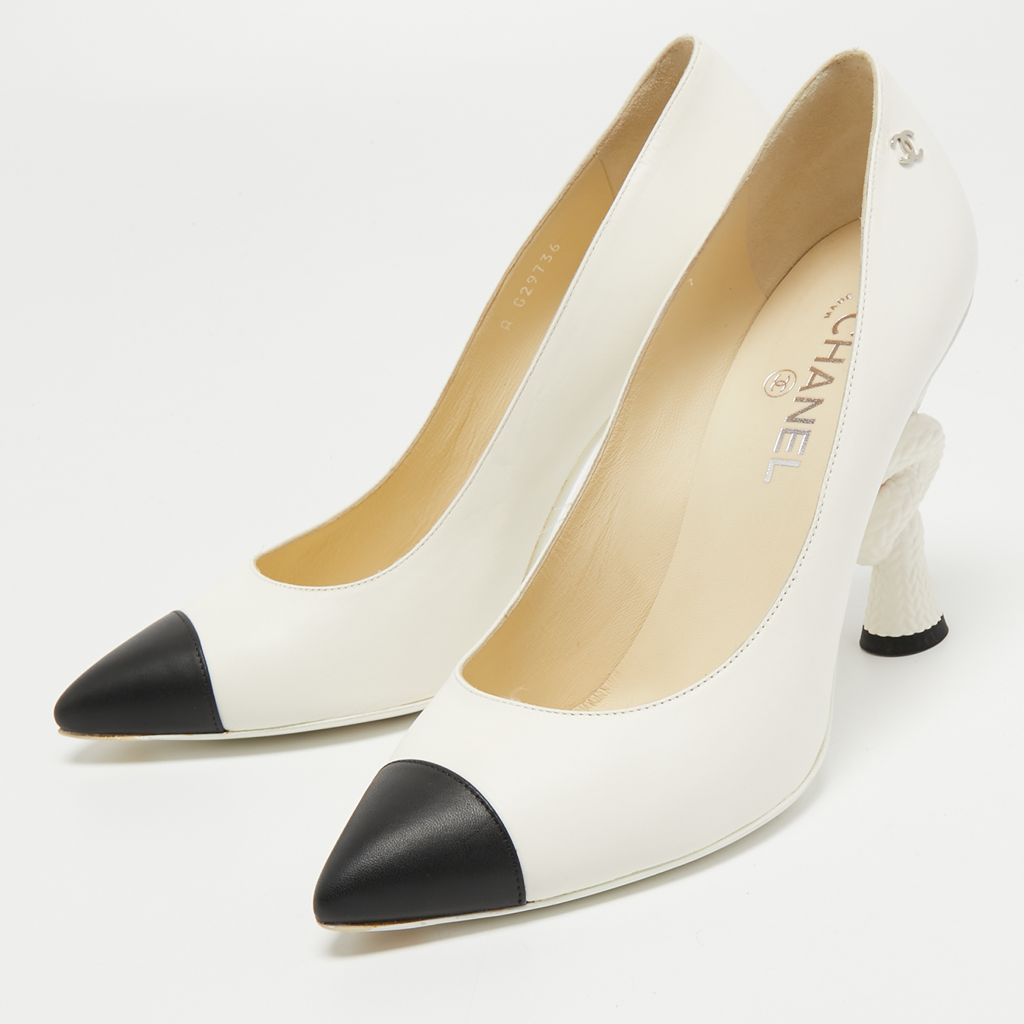 

Chanel White/Black Leather Cap Toe Knot Heel Pumps Size