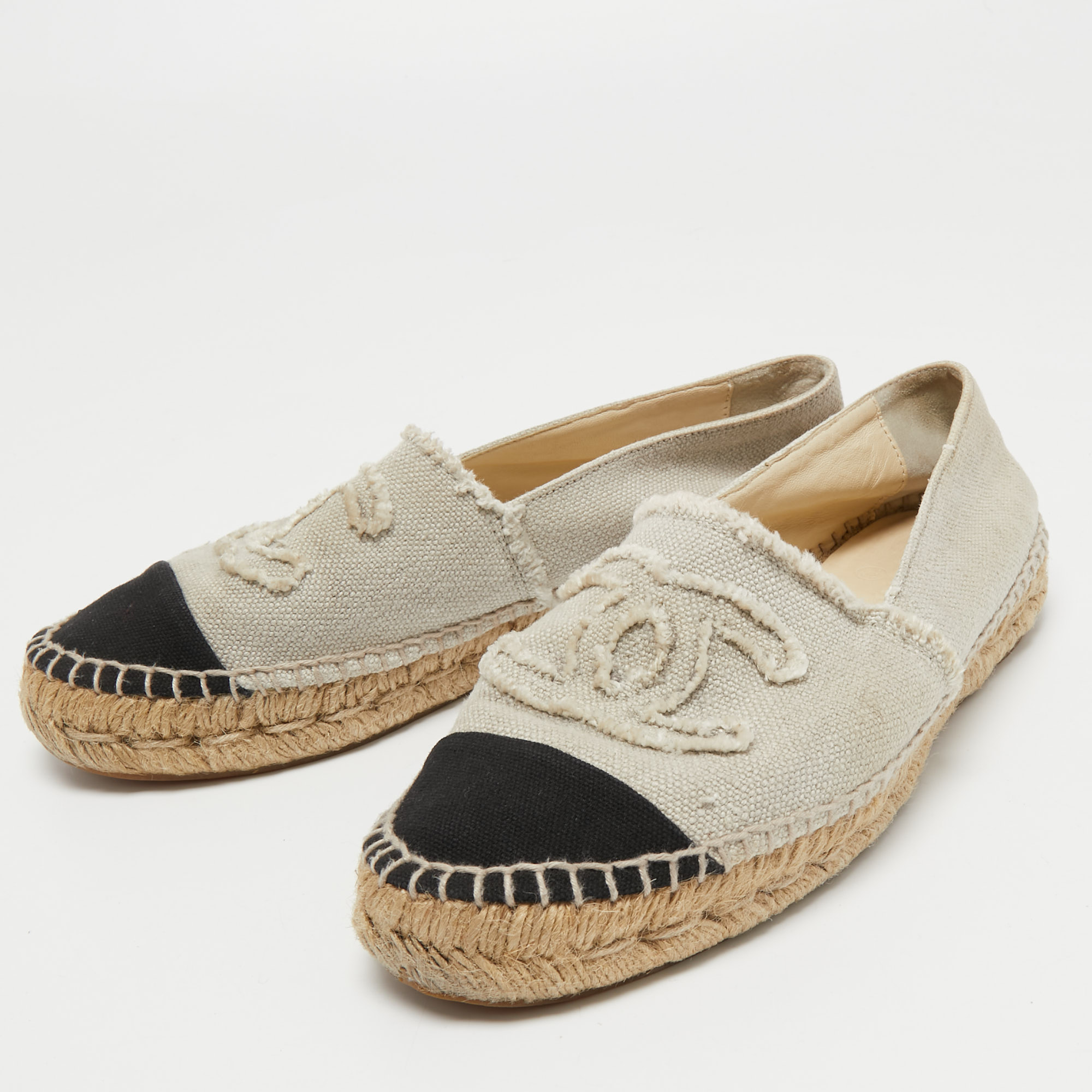 

Chanel Beige/Black Canvas CC Espadrilles Flats Size