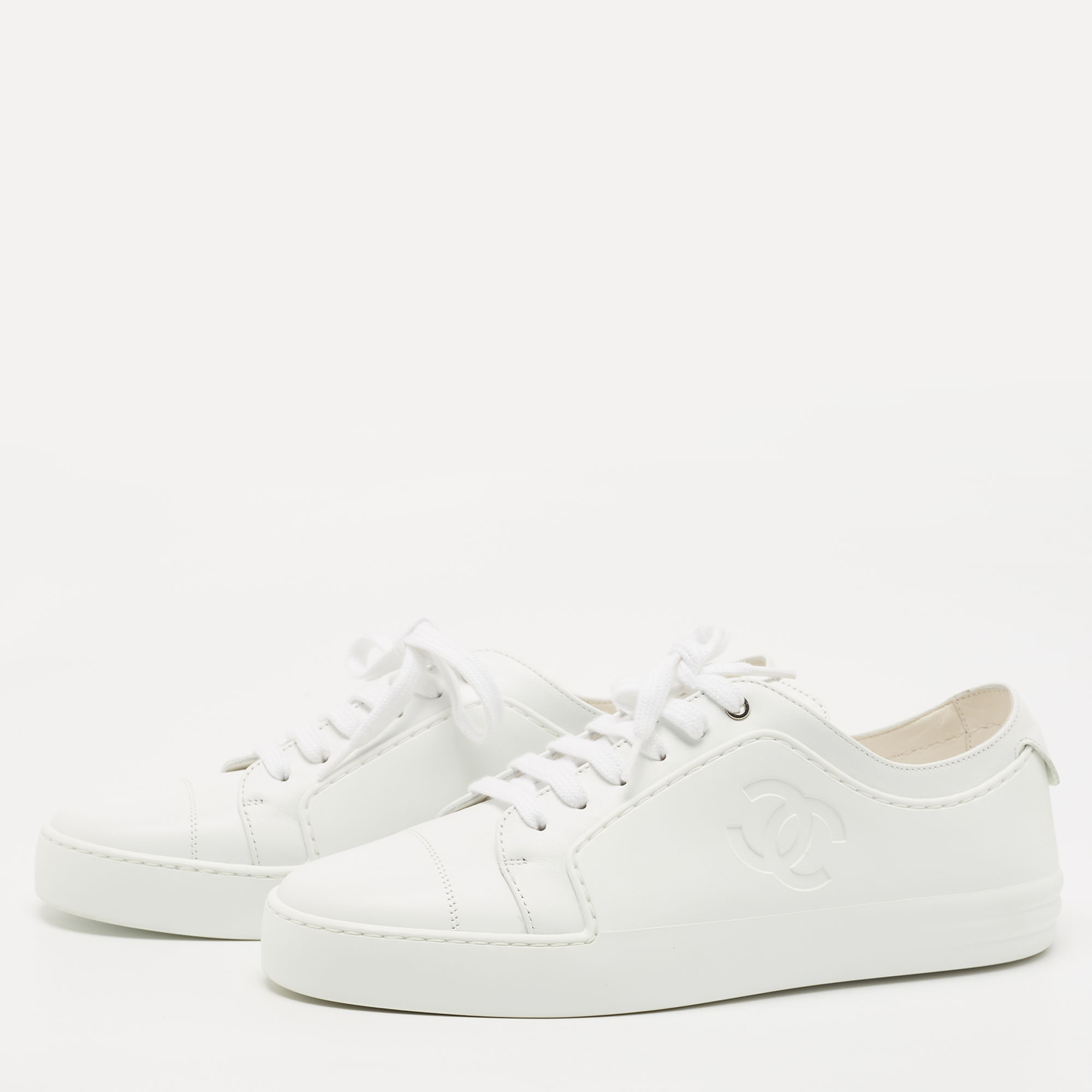 

Chanel White Leather CC Low Top Sneakers Size