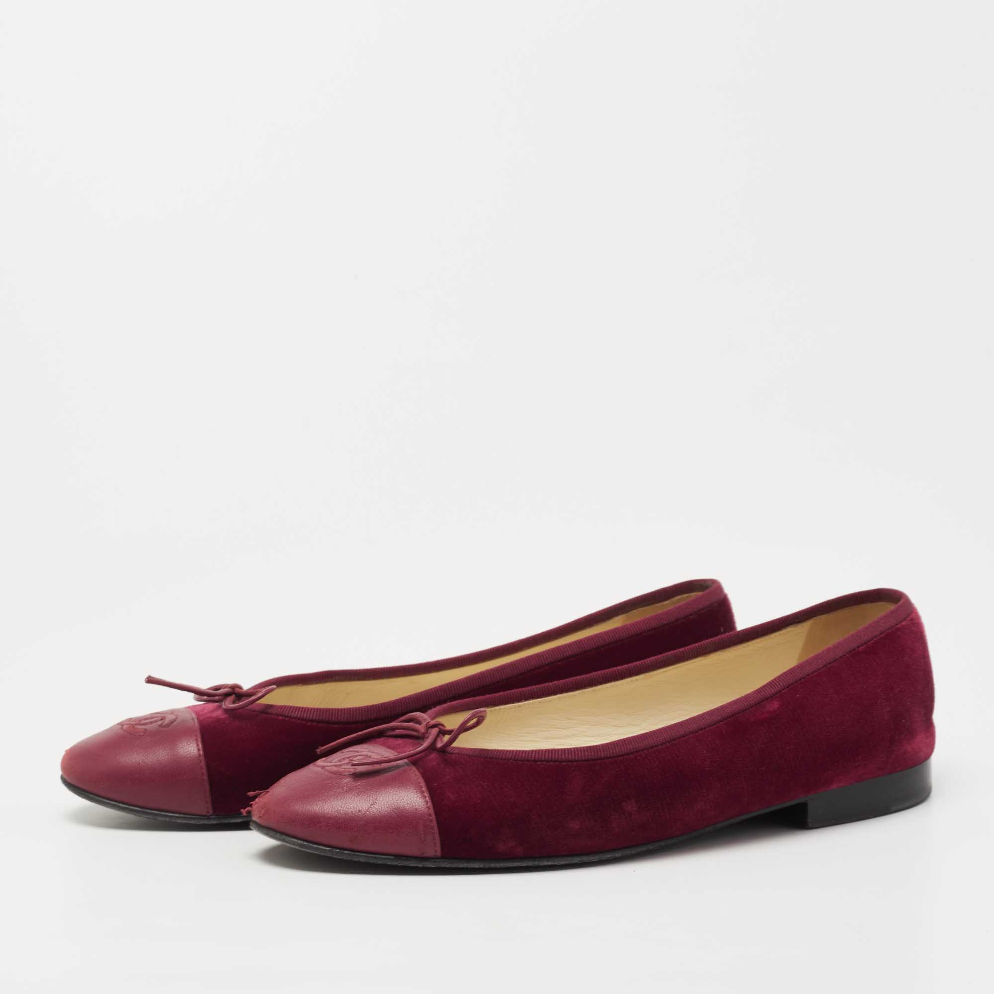 

Chanel Burgundy Velvet and Leather CC Ballet Flats Size