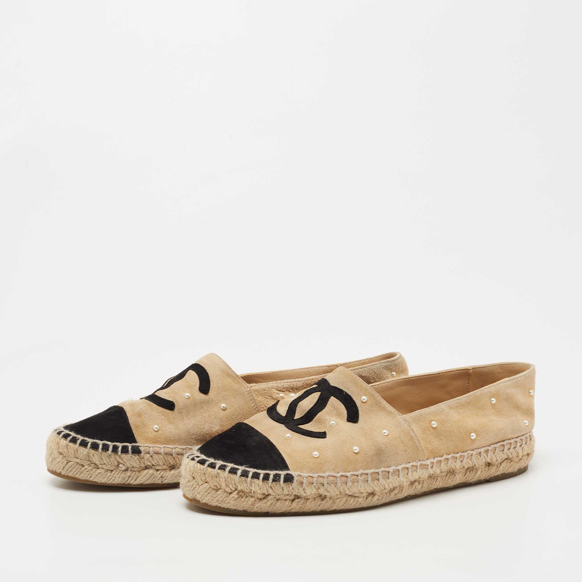 

Chanel Beige/Black Suede CC Pearl Espadrille Flats Size