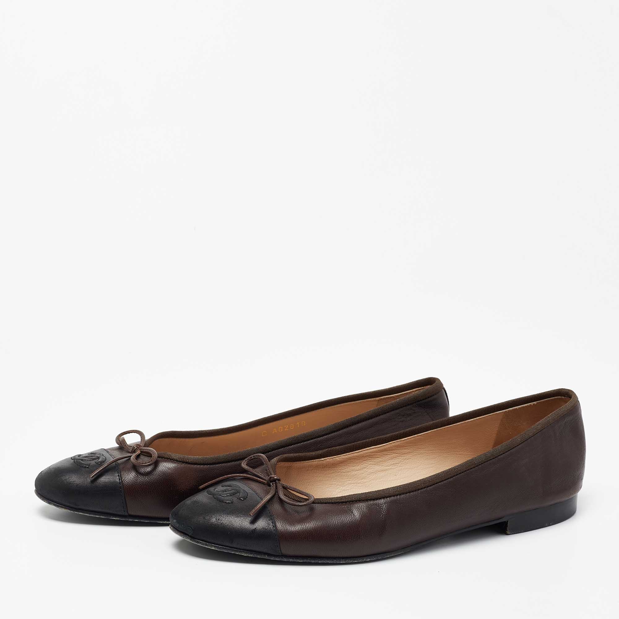 

Chanel Brown/Black Leather CC Bow Ballet Flats Size