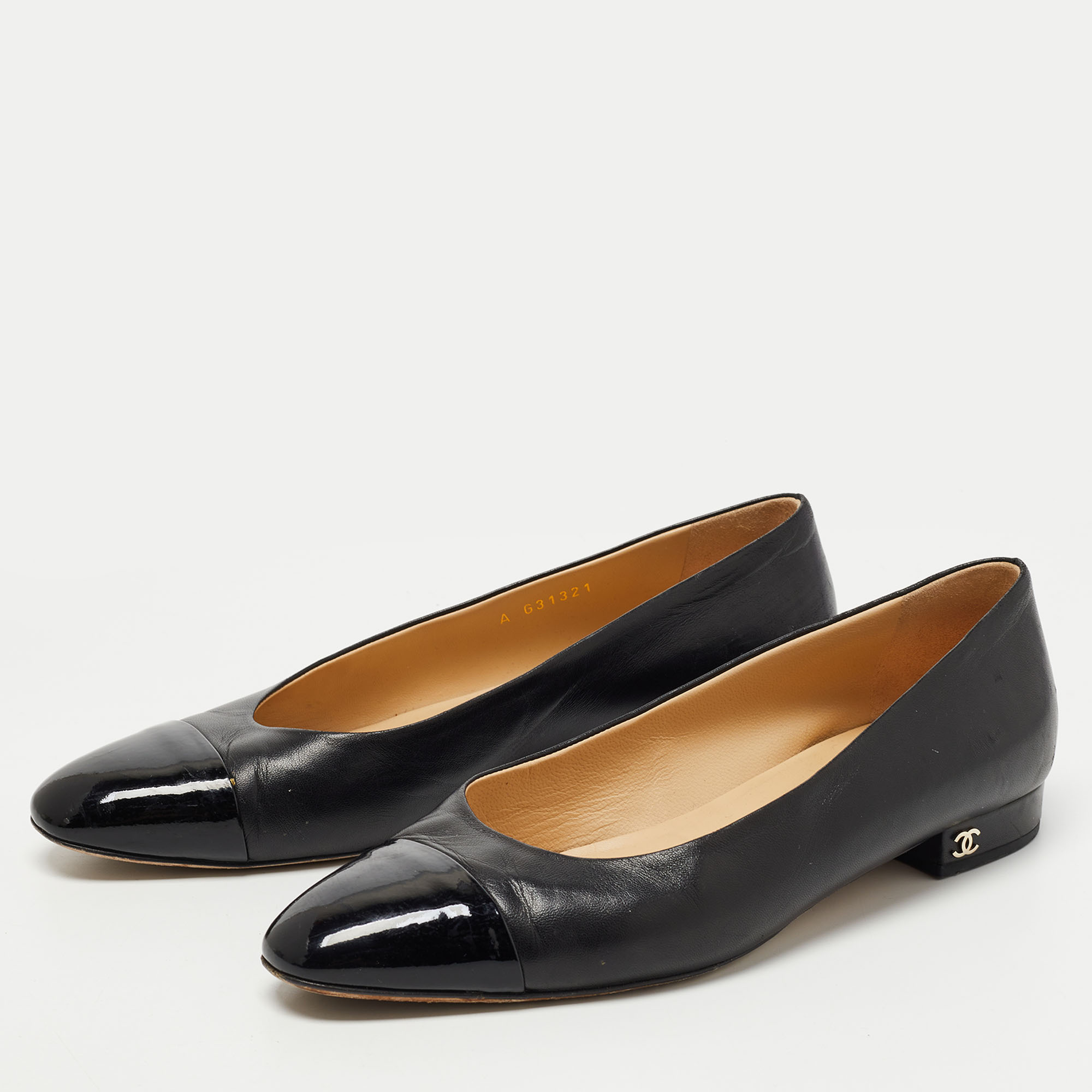 

Chanel Black Leather and Patent Cap Toe Ballet Flats Size