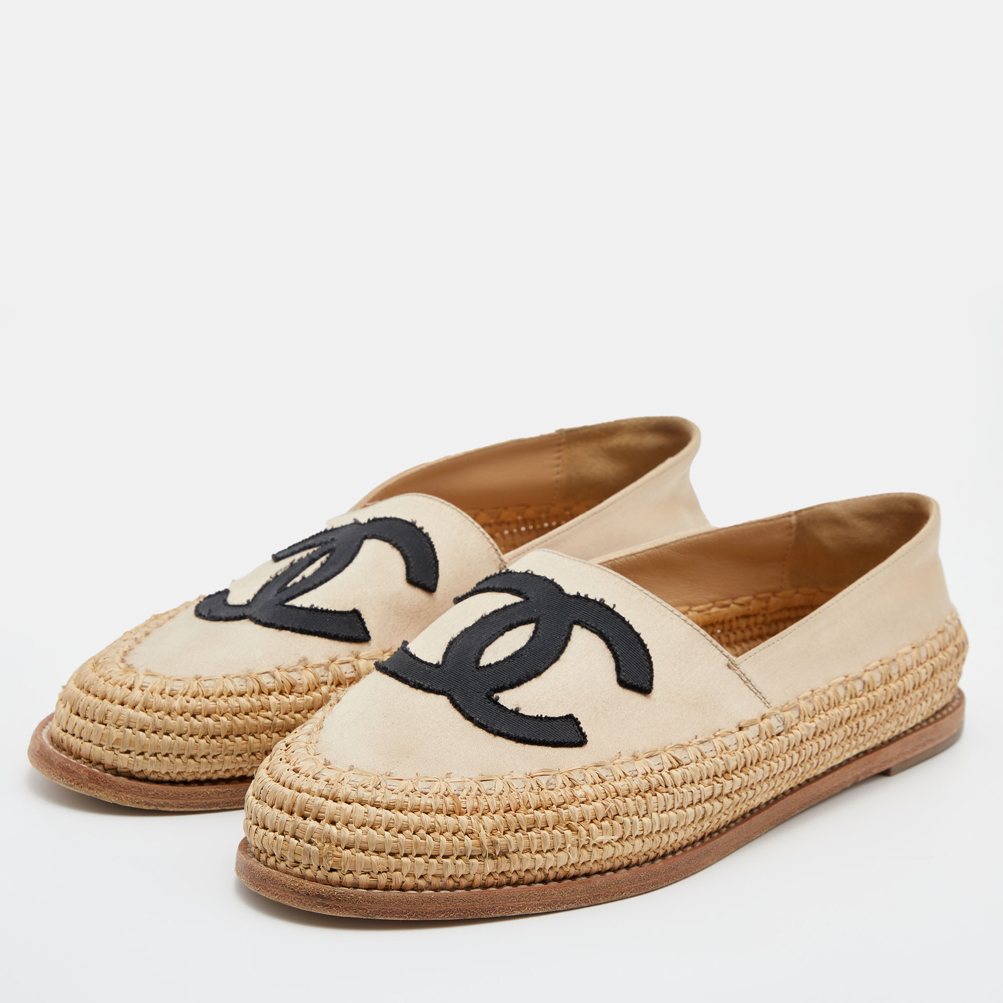 

Chanel Beige/Black Satin and Woven Raffia CC Espadrille Flats Size