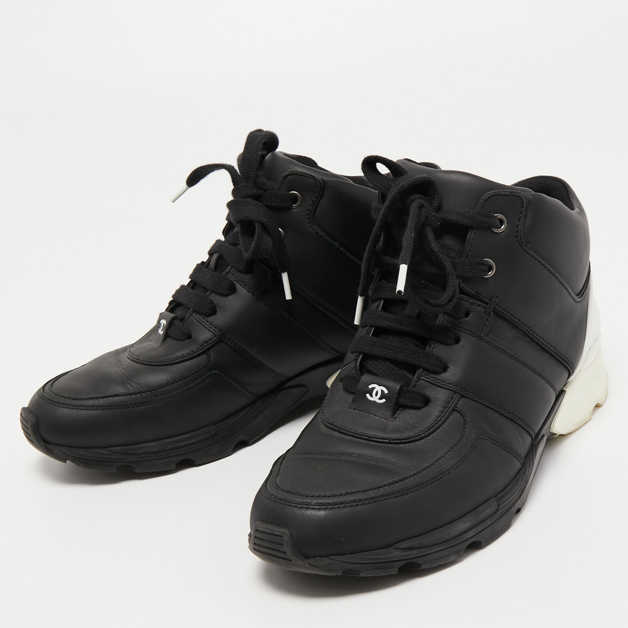 

Chanel Black/White Leather High Top Sneakers Size