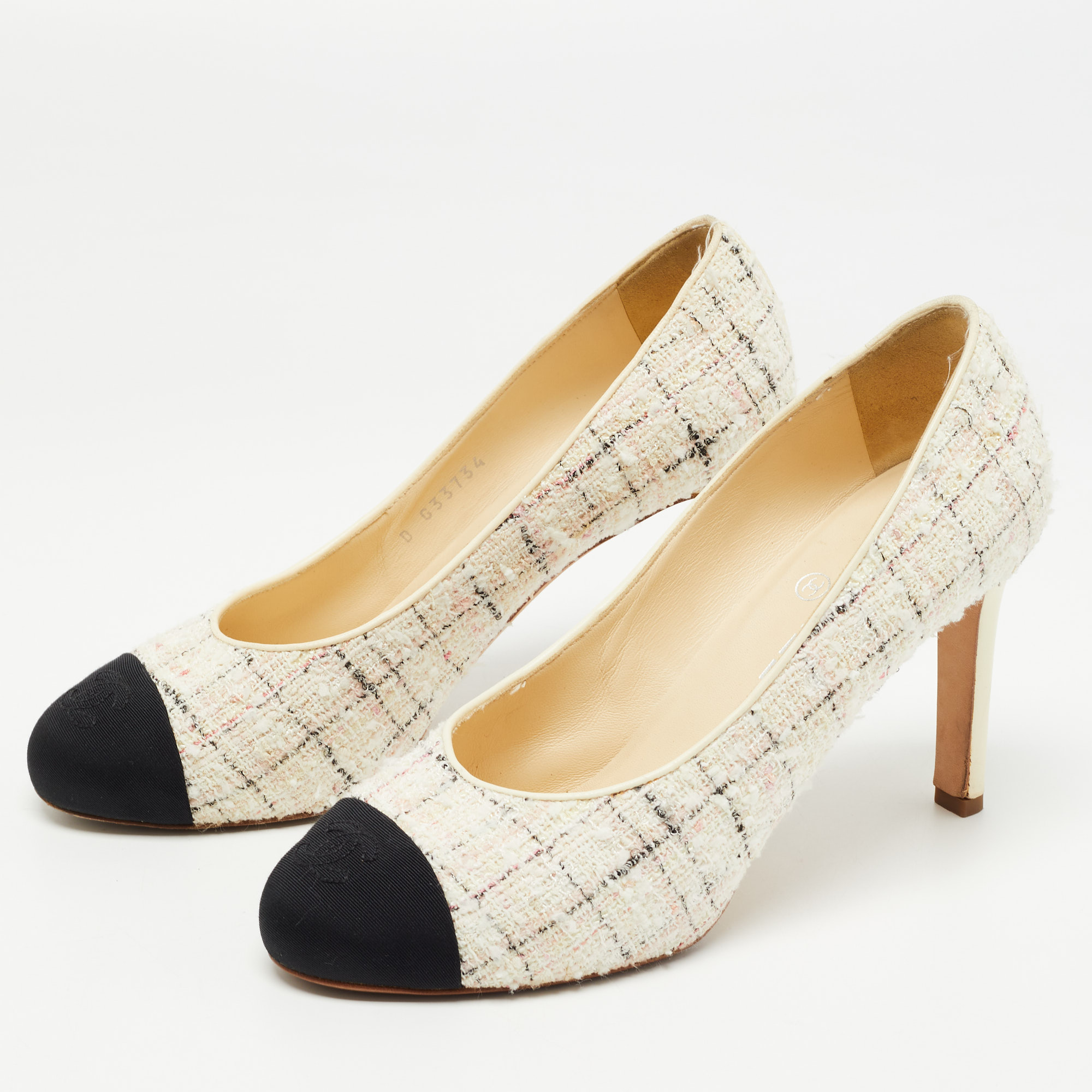 

Chanel Multicolor Tweed and Leather CC Cap Toe Pumps Size