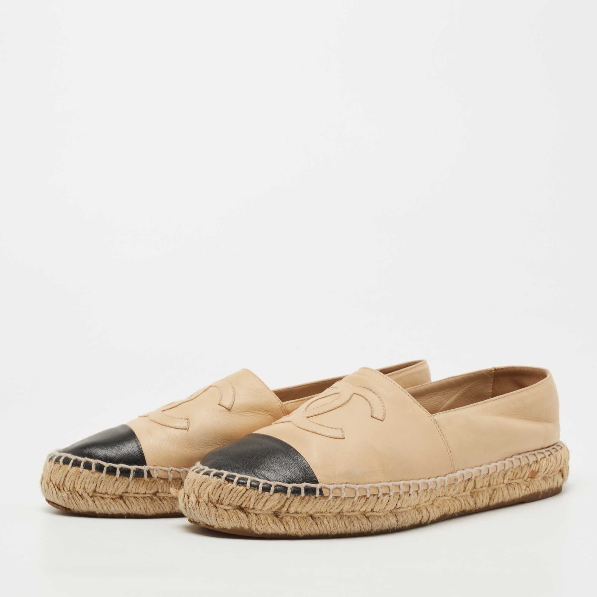 

Chanel Beige/Black Leather CC Espadrille Flats Size