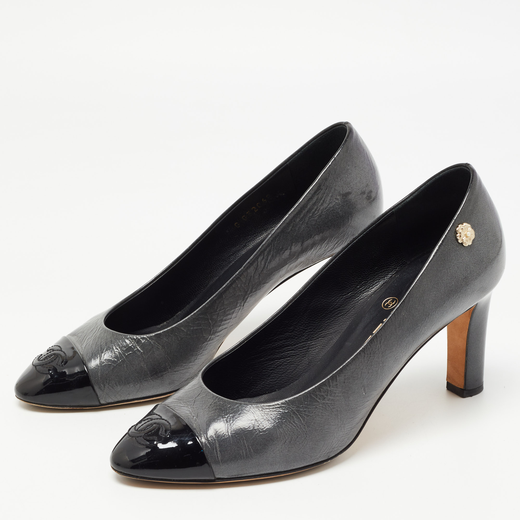 

Chanel Grey/Black Cracked Leather Pointed Toe Pumps Size