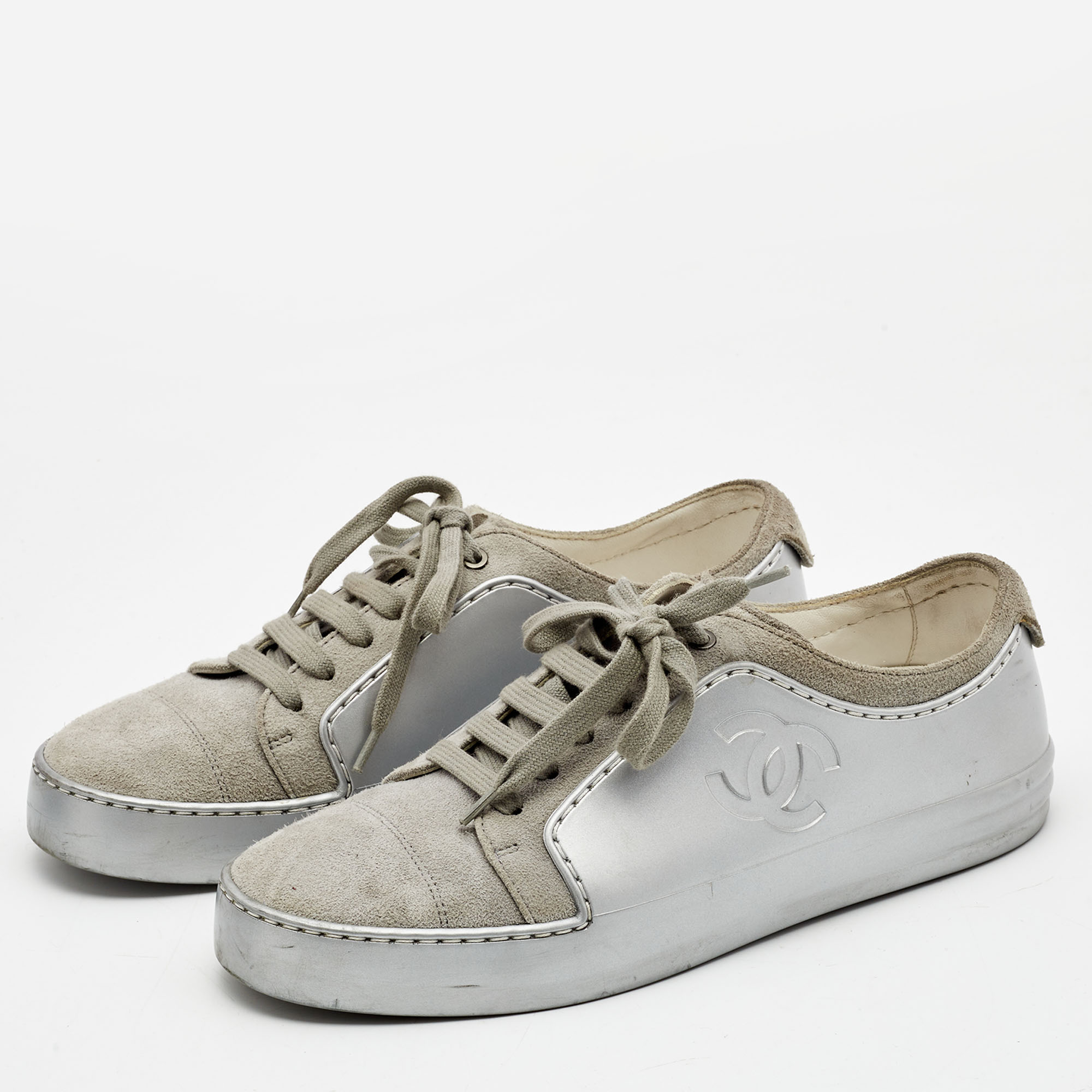 

Chanel Grey/Silver Suede and Leather Low Top Sneakers Size