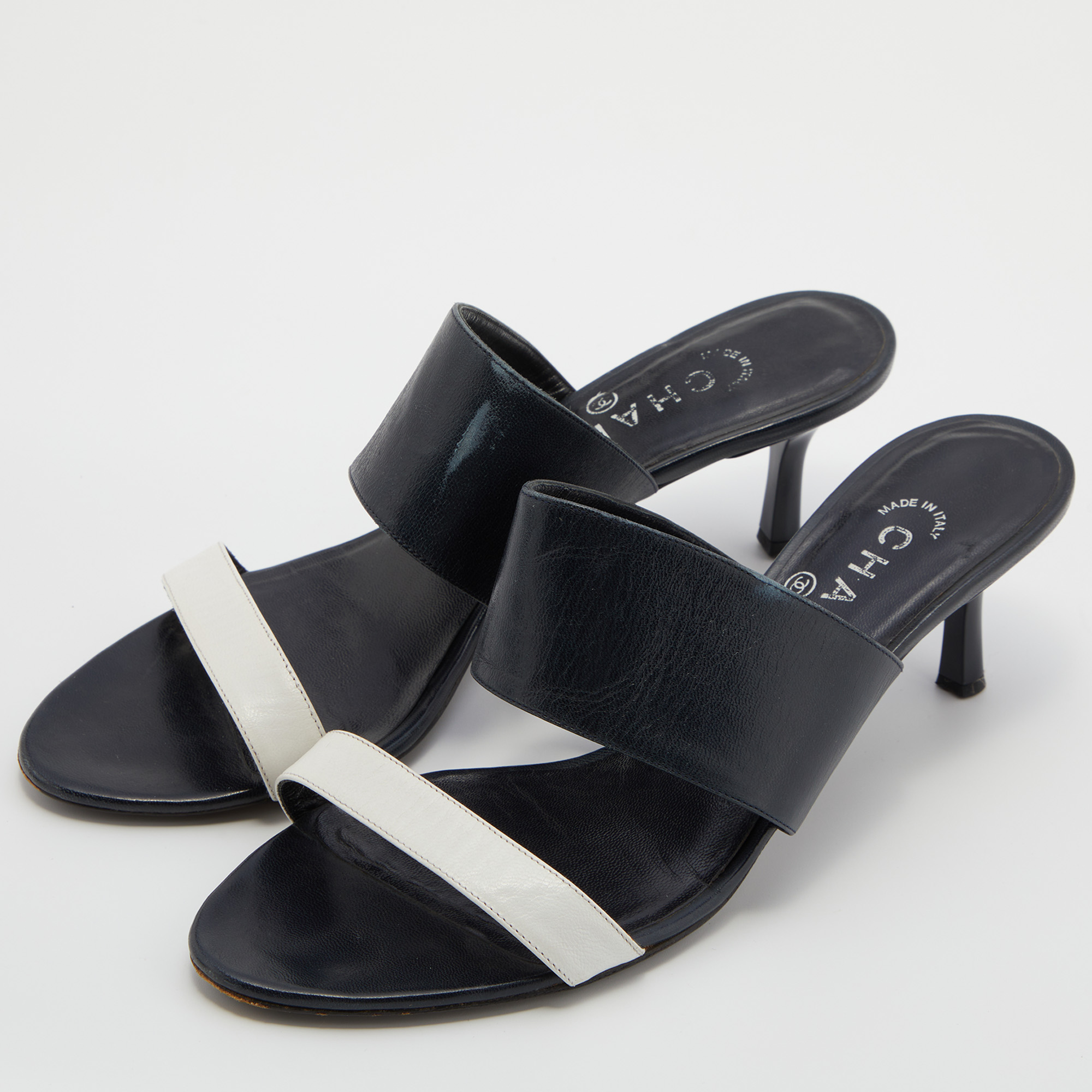 

Chanel Black/White Leather Open Toe Slide Sandals Size