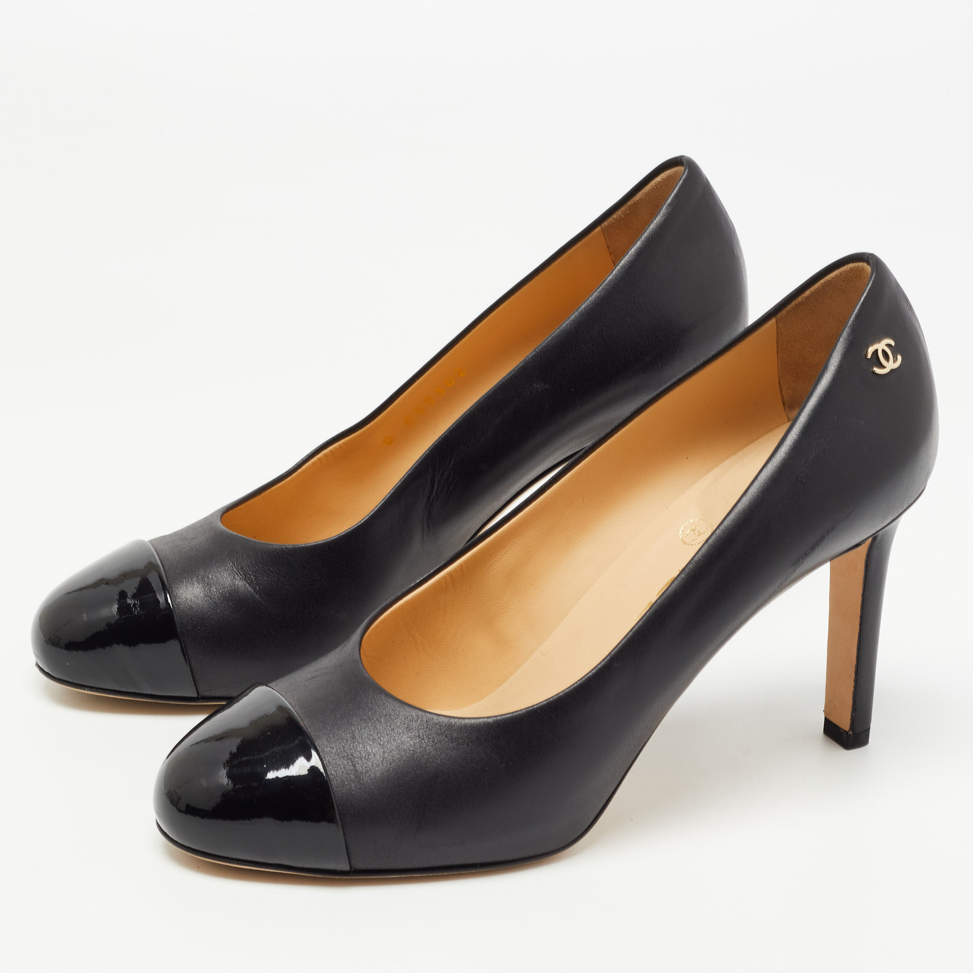 

Chanel Black Leather and Patent Cap Toe CC Pumps Size