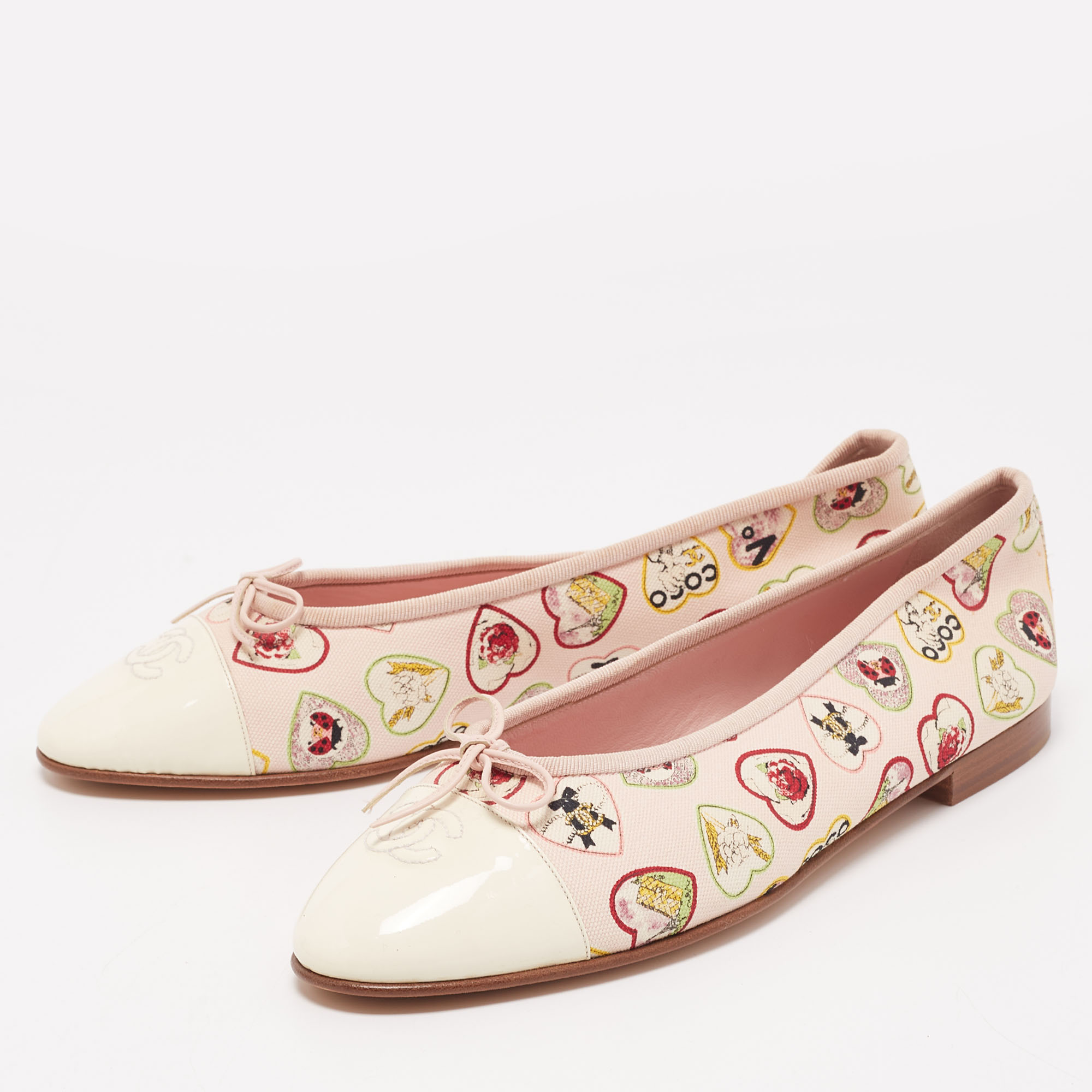 

Chanel Pink/White Canvas and Patent Heart Print Cap Top Ballet Flats Size