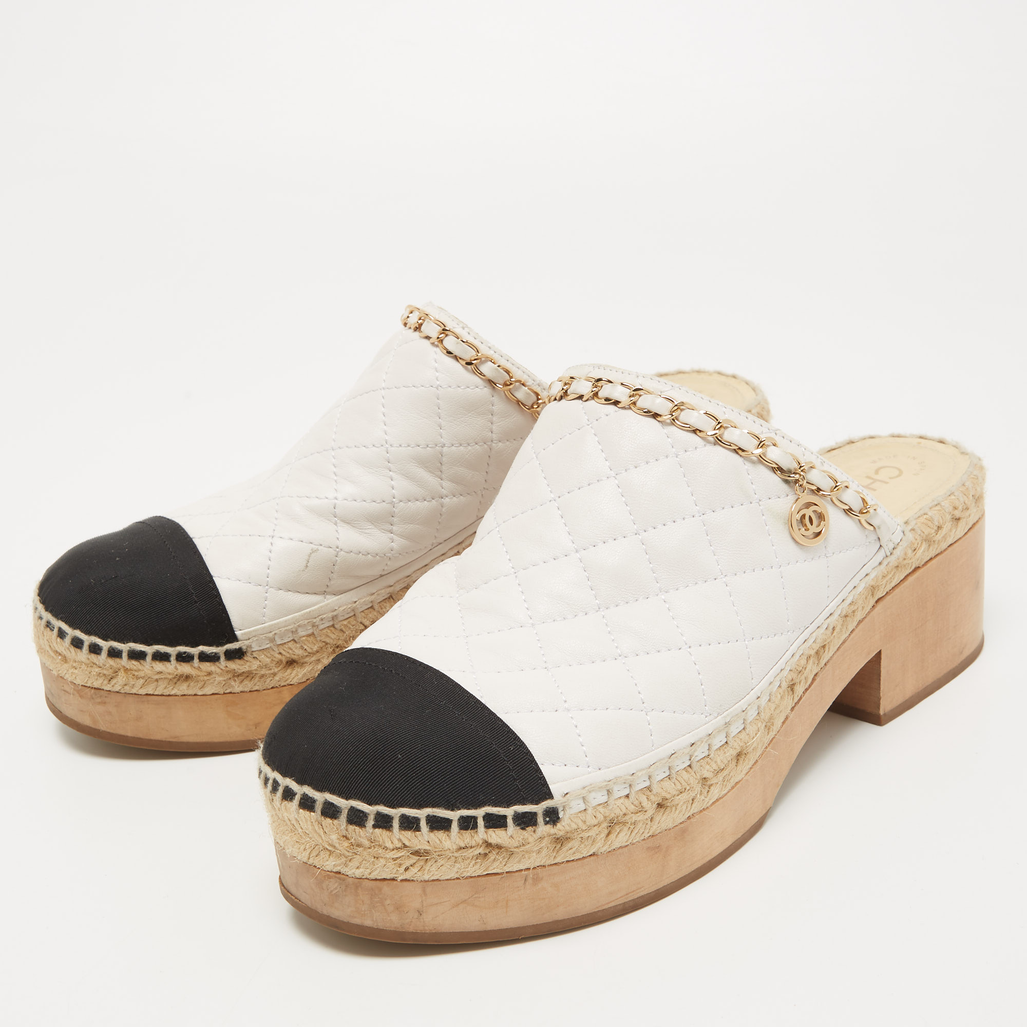 

Chanel White/Black Quilted Leather Cap Toe Clogs Size