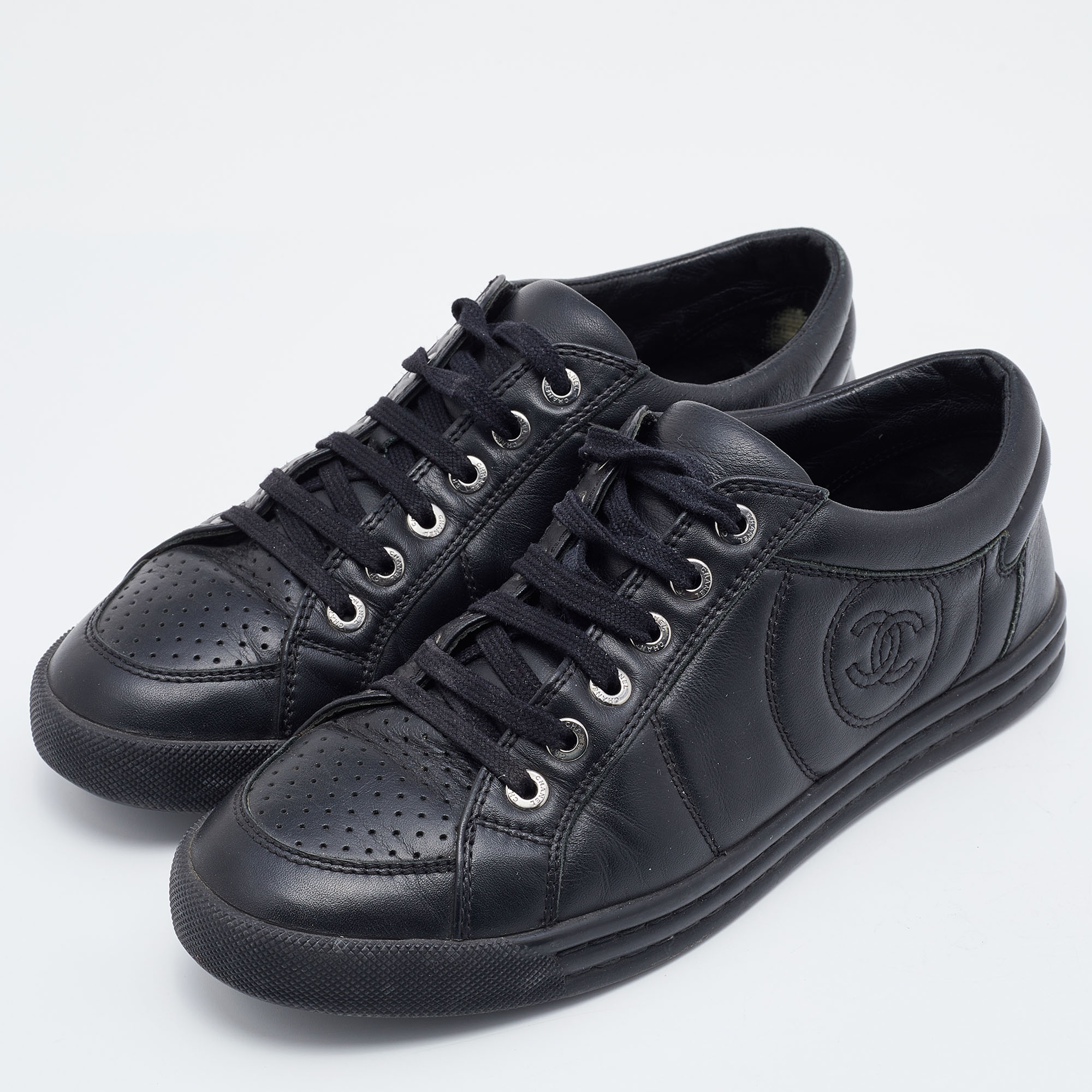 

Chanel Black Leather CC Low Top Sneakers Size