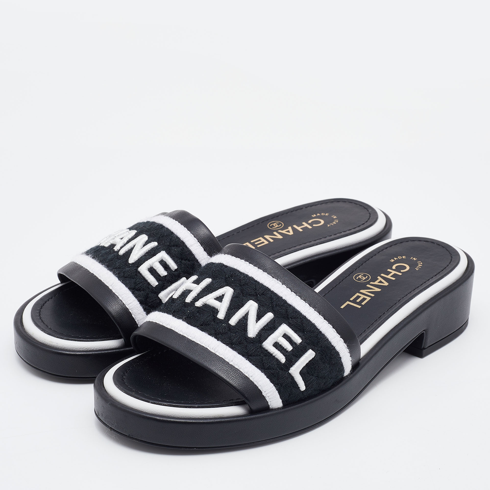 

Chanel Black Leather CC Flat Slides Size