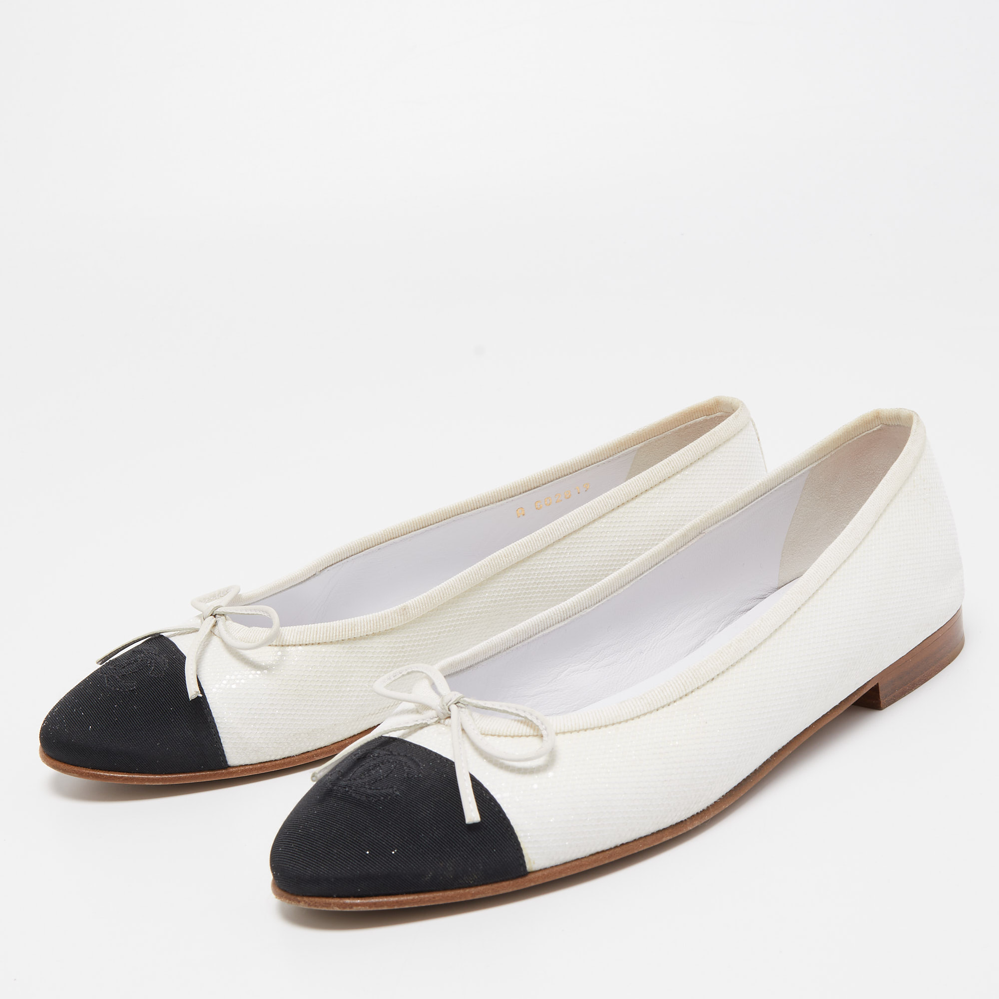 

Chanel White/Black Glitter And Canvas CC Cap Toe Bow Ballet Flats Size