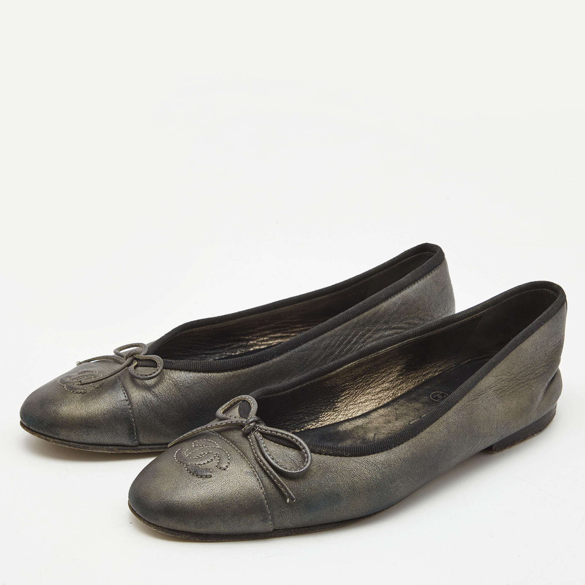 

Chanel Metallic Leather CC Cap Toe Bow Ballet Flats Size