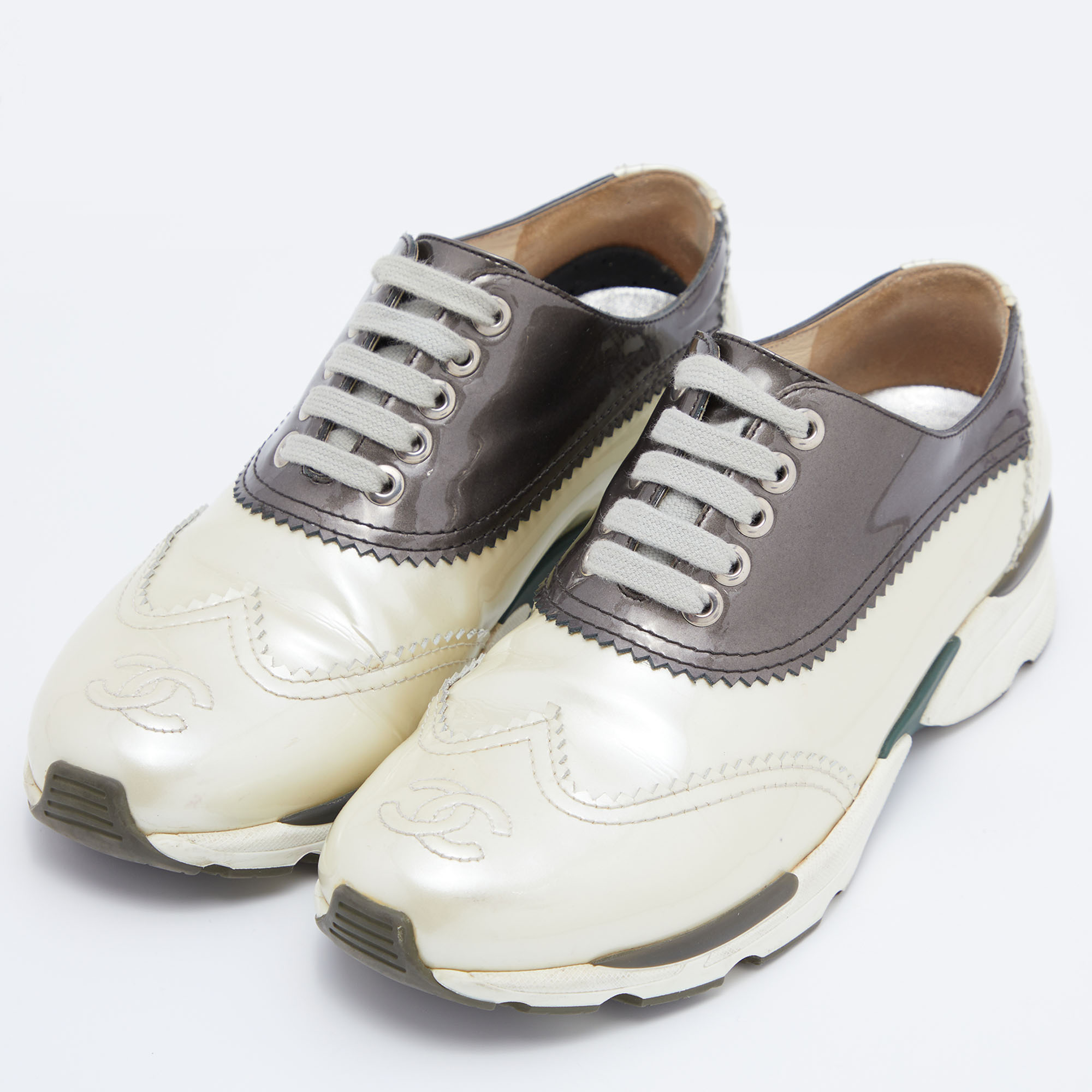 

Chanel Cream/Grey Patent Leather CC Oxford Sneakers Size