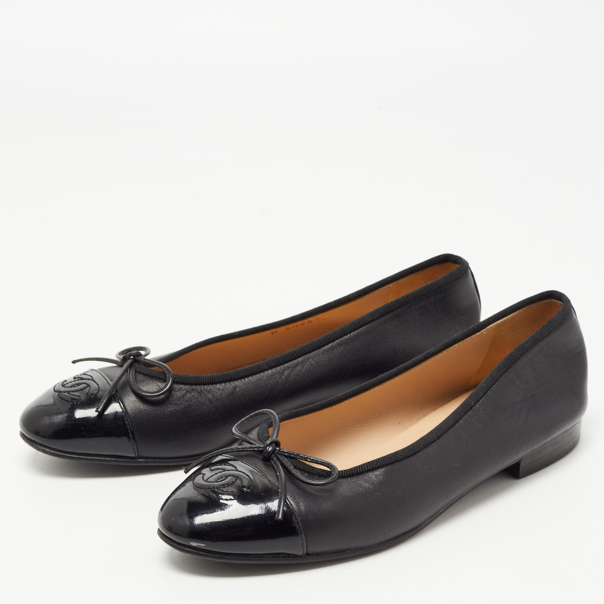 

Chanel Black Leather and Patent Cap Toe CC Bow Ballet Flats Size