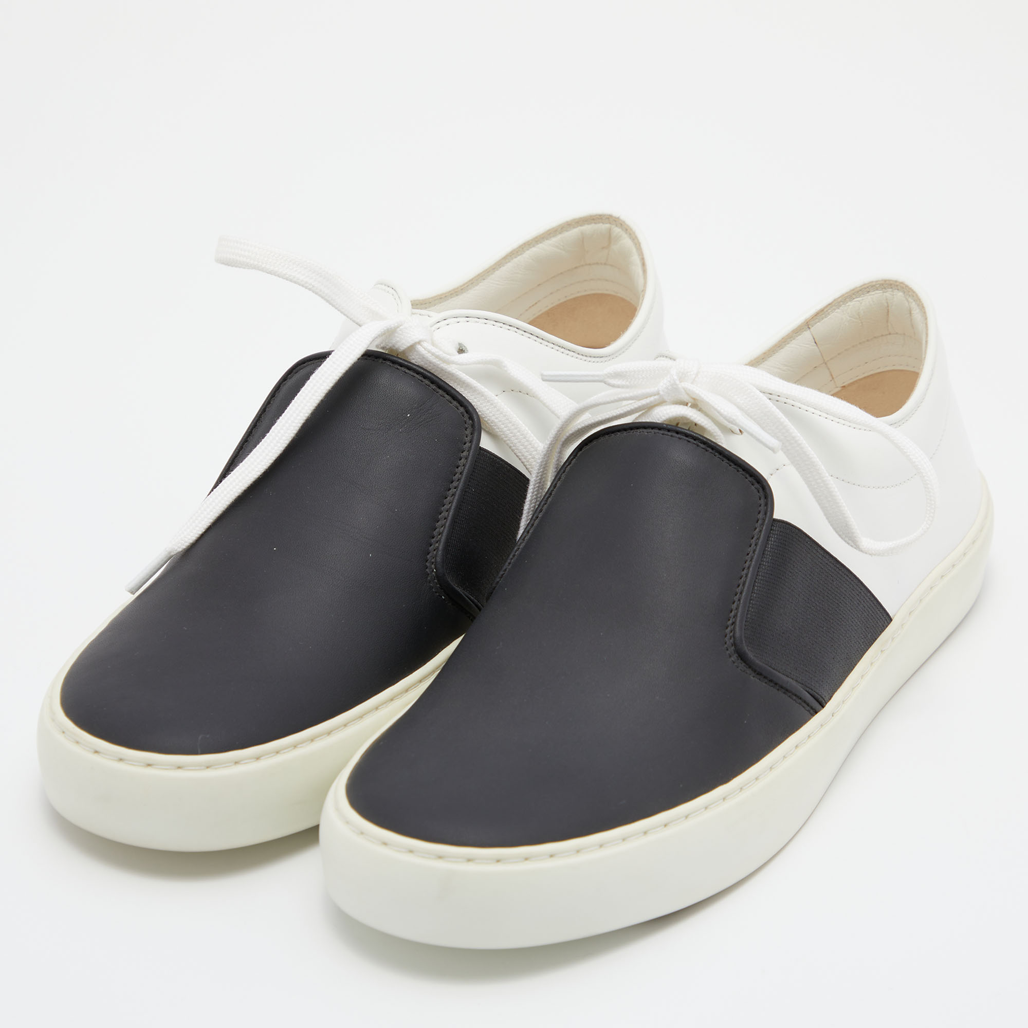 

Chanel Black/White Leather Lace Up Sneakers Size