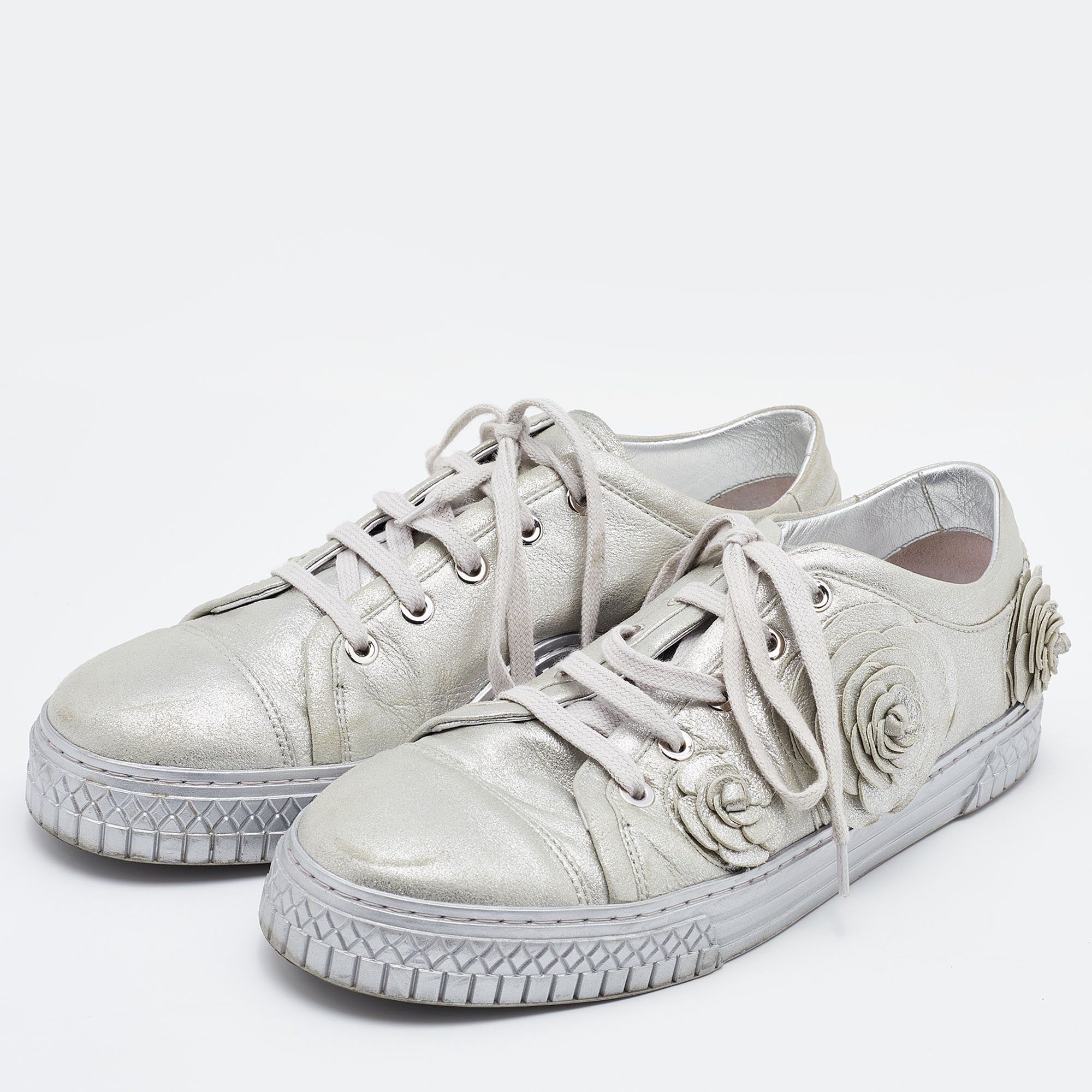 

Chanel Silver Suede Camellia Low-Top Sneakers Size