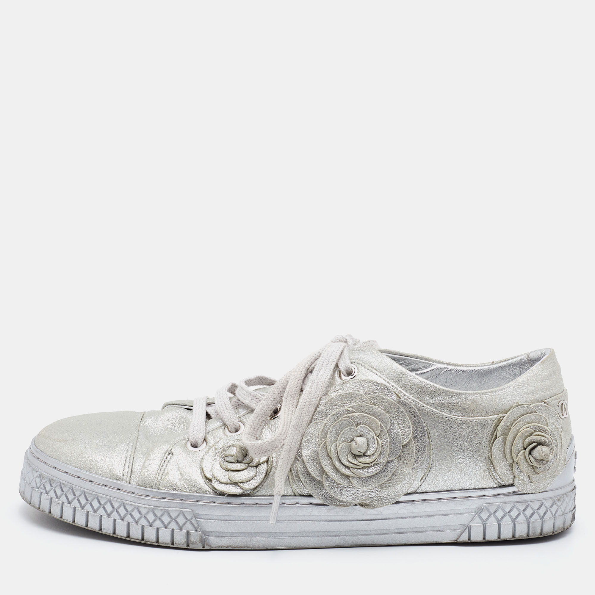 Pre-owned Chanel Silver Suede Camellia Low-top Sneakers Size 37