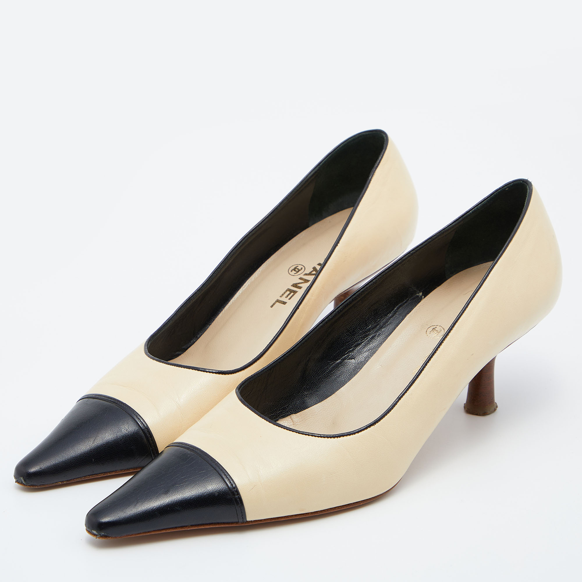 

Chanel Beige/Black Leather Cap Toe Pumps Size