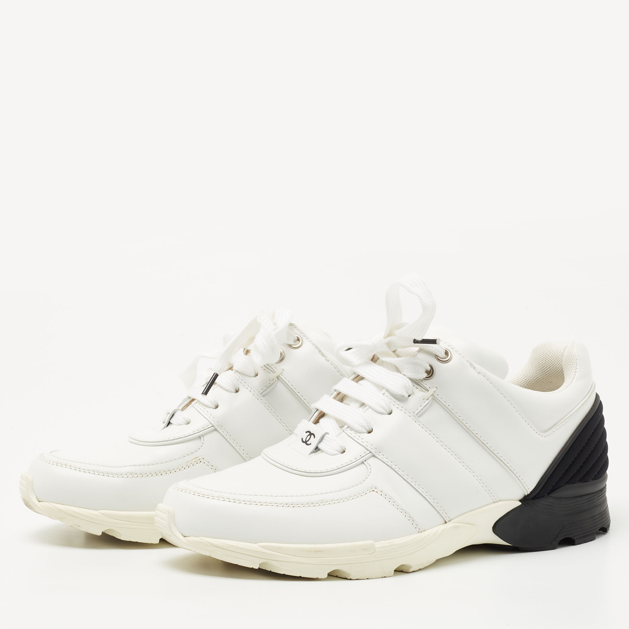 

Chanel White/Black Leather and Fabric CC Low Top Sneakers Size