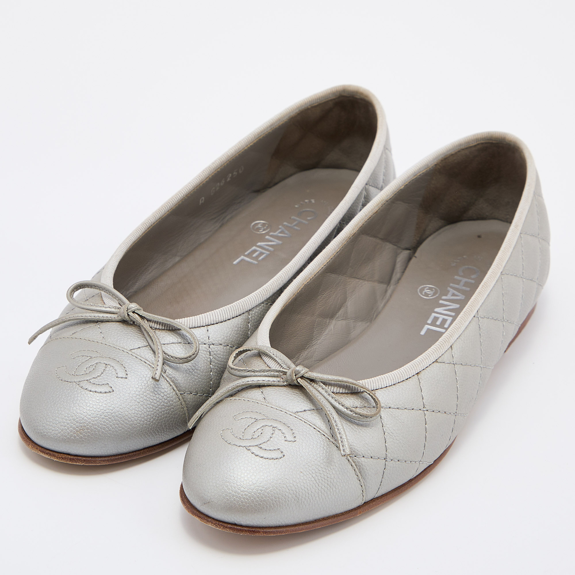 

Chanel Grey Quilted Caviar Leather CC Cap Toe Bow Ballet Flats Size
