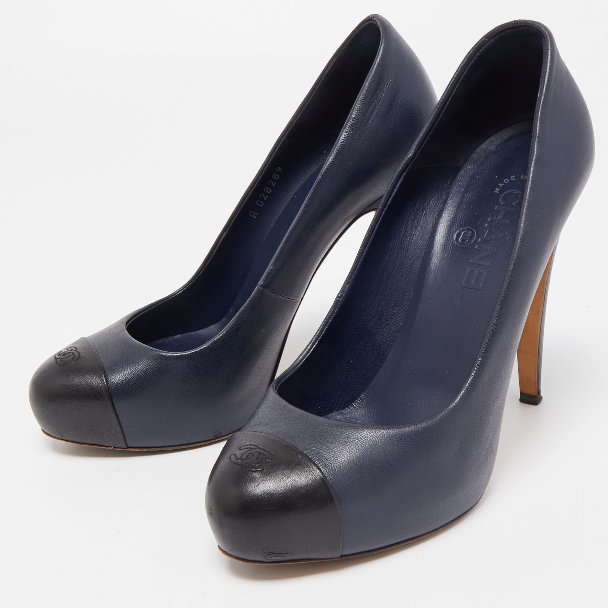 

Chanel Blue/Black Leather CC Cap Toe Platform Pumps Size