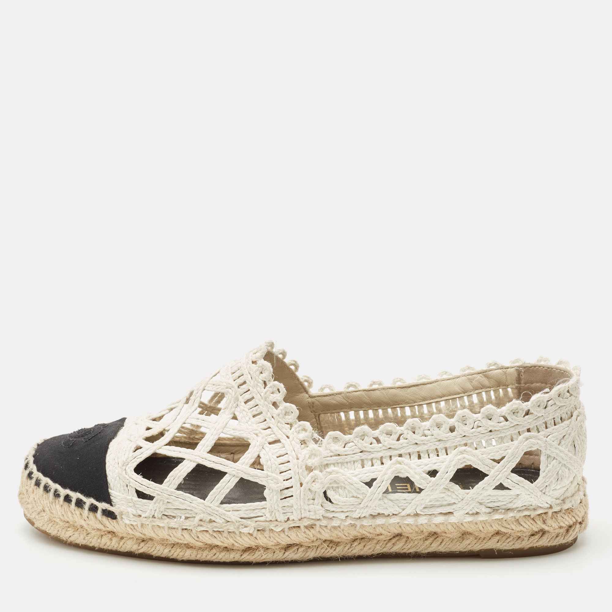Pre Owned Chanel White/Back Knit Fabric and Canvas Interlocking CC Logo Espadrilles Size 39