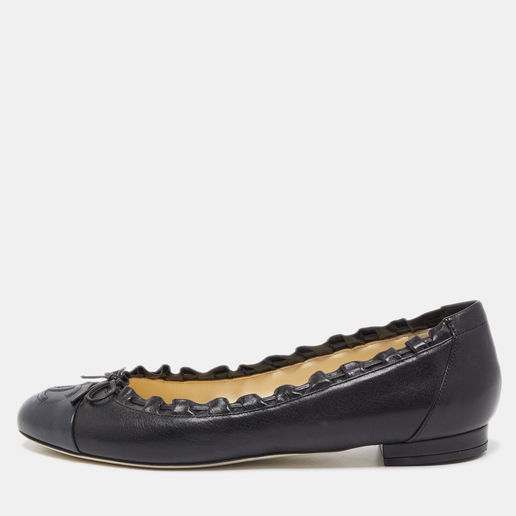 Pre Owned Chanel Black Leather CC Cap Toe Ballet Flats Size 40.5
