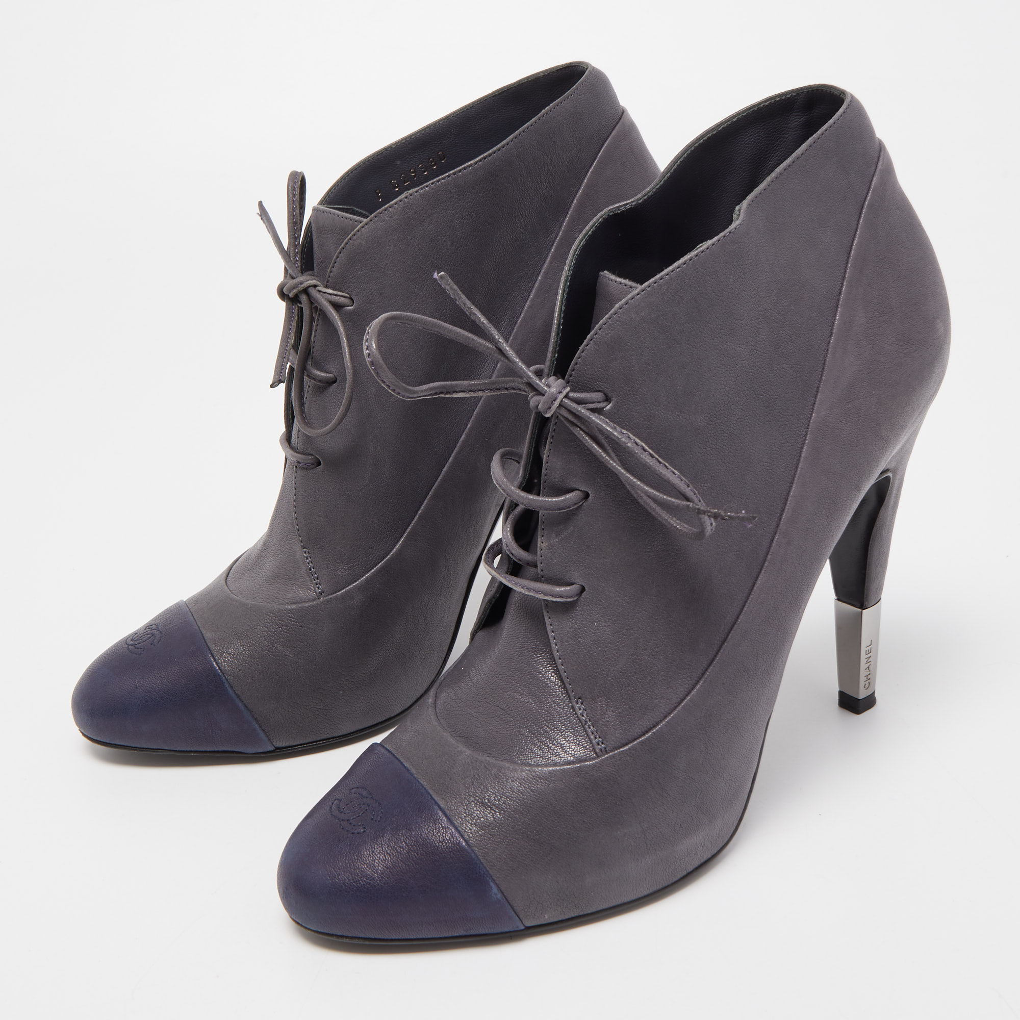 

Chanel Grey Leather CC Cap Toe Lac Up Booties Size