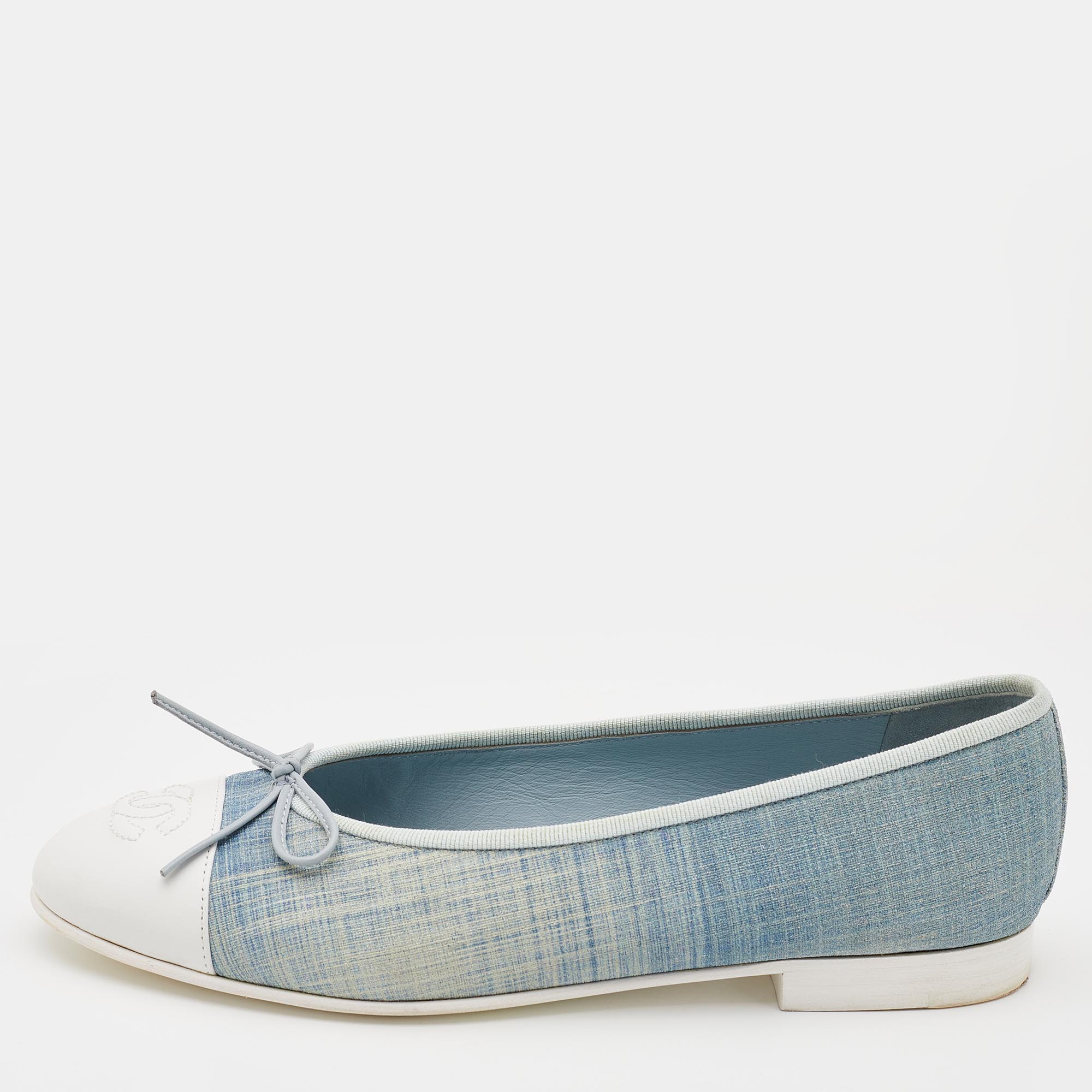 Pre Owned Chanel Blue/White Canvas and Leather Bow CC Cap Toe Ballet Flats Size 37