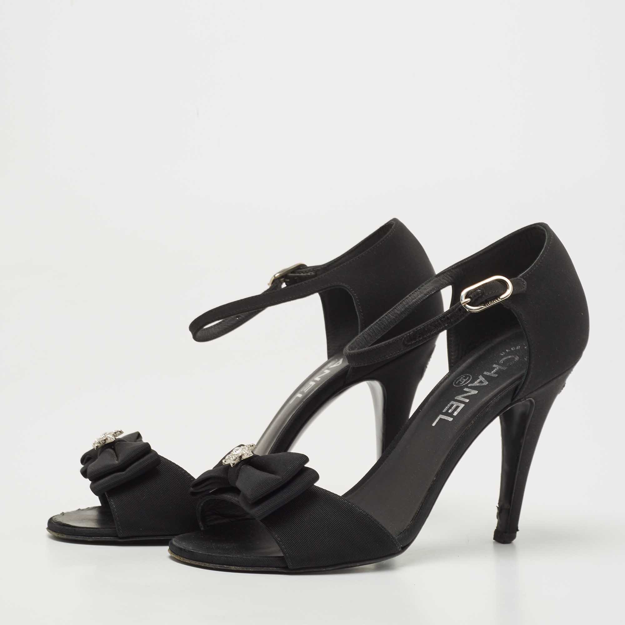 

Chanel Black Fabric Bow Ankle Strap Sandals Size