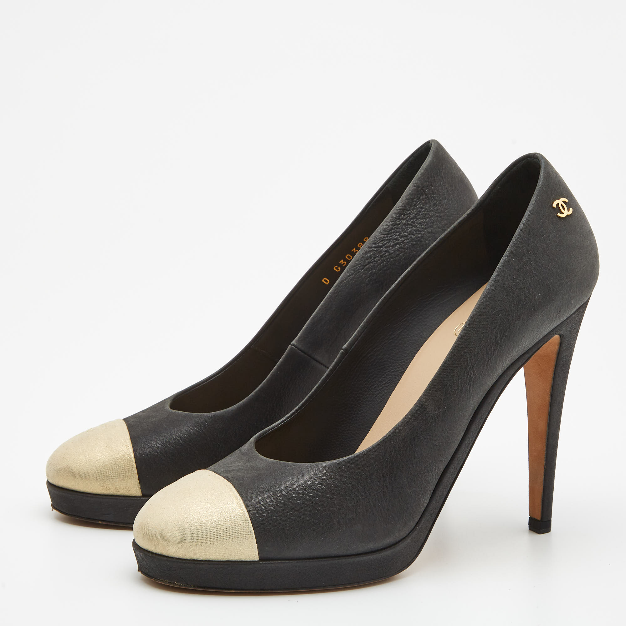 

Chanel Black/Cream Leather Cap Toe Pumps Size, Beige