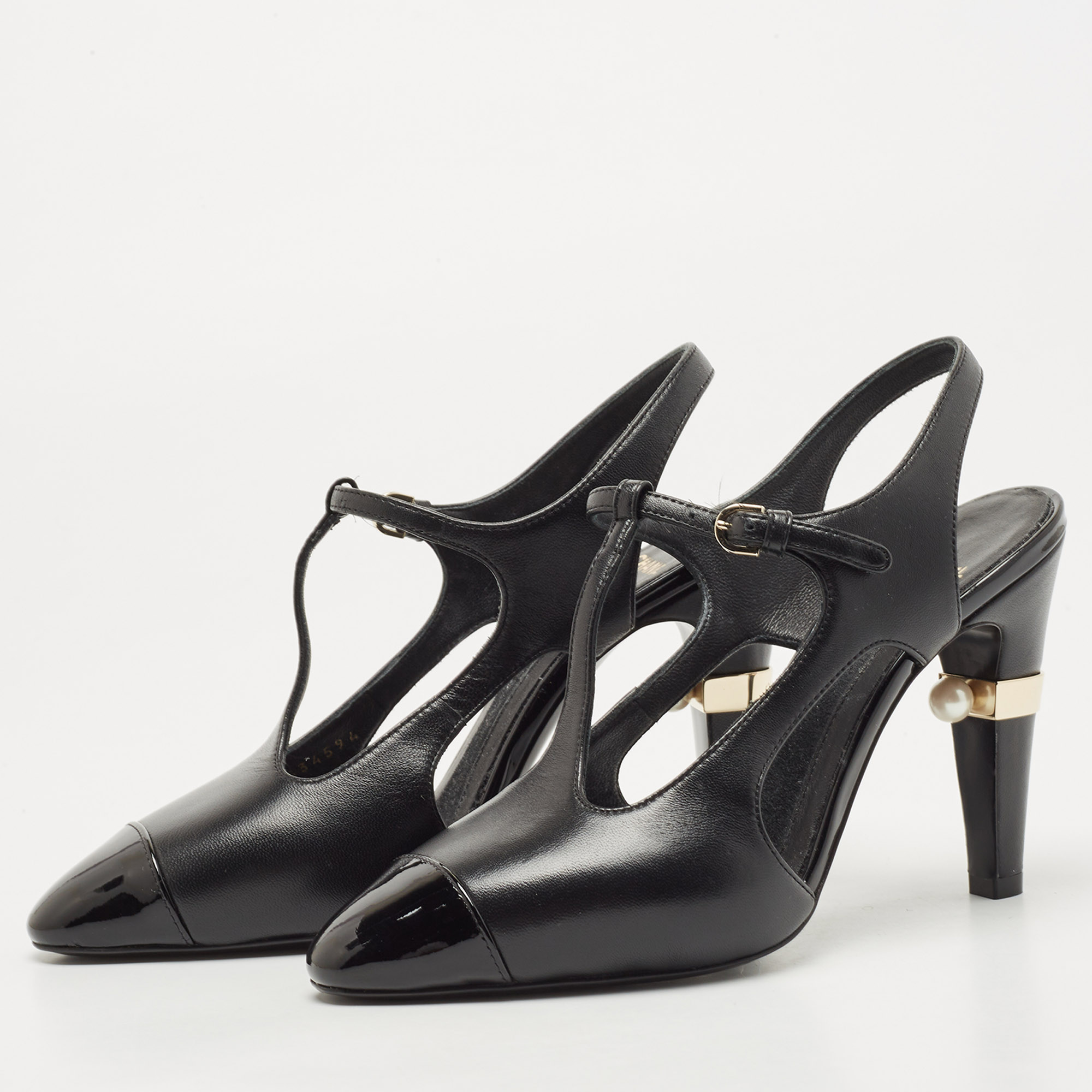 

Chanel Black Leather CC Logo T-Strap Pumps Size