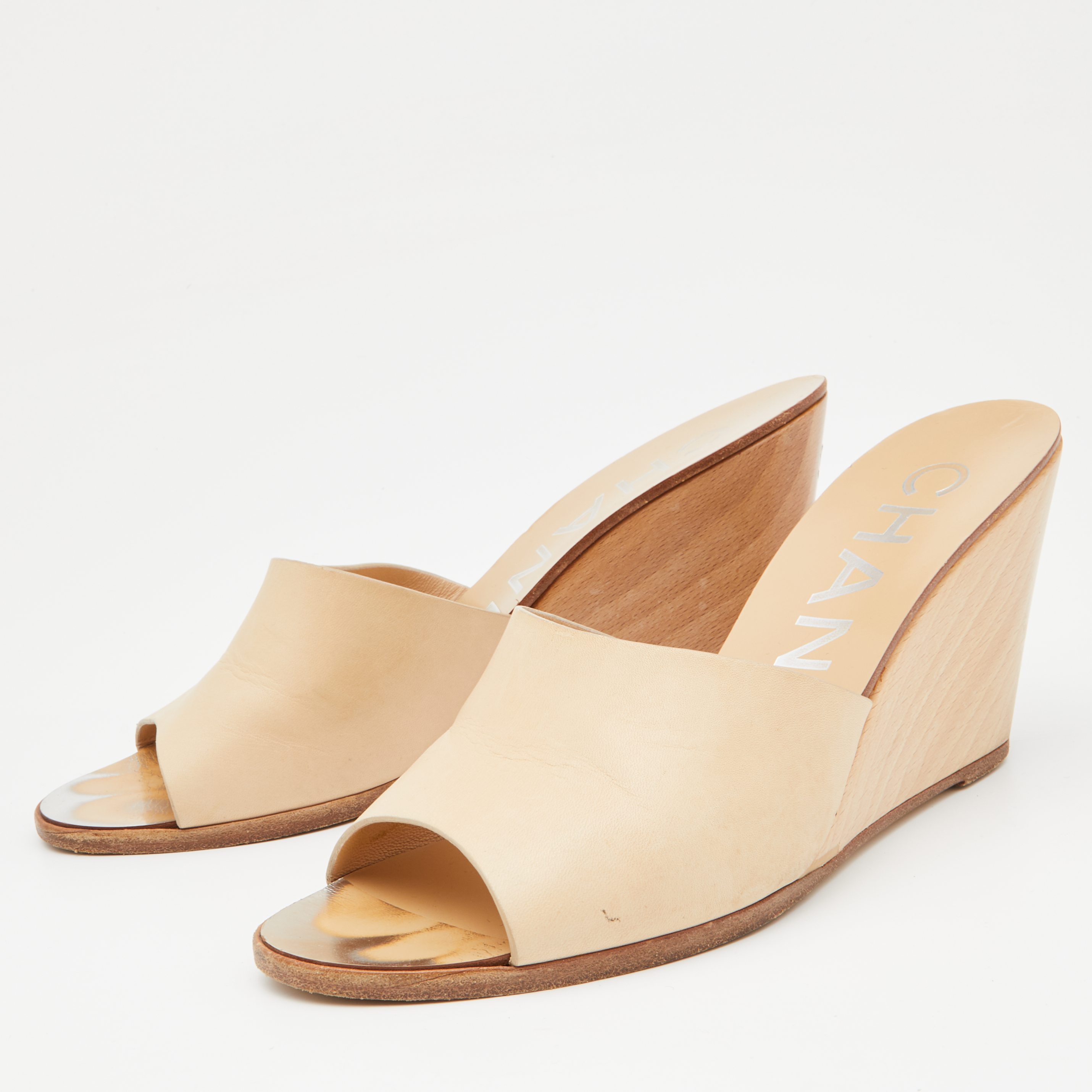 

Chanel Beige Leather CC Wedges Slide Sandals Size