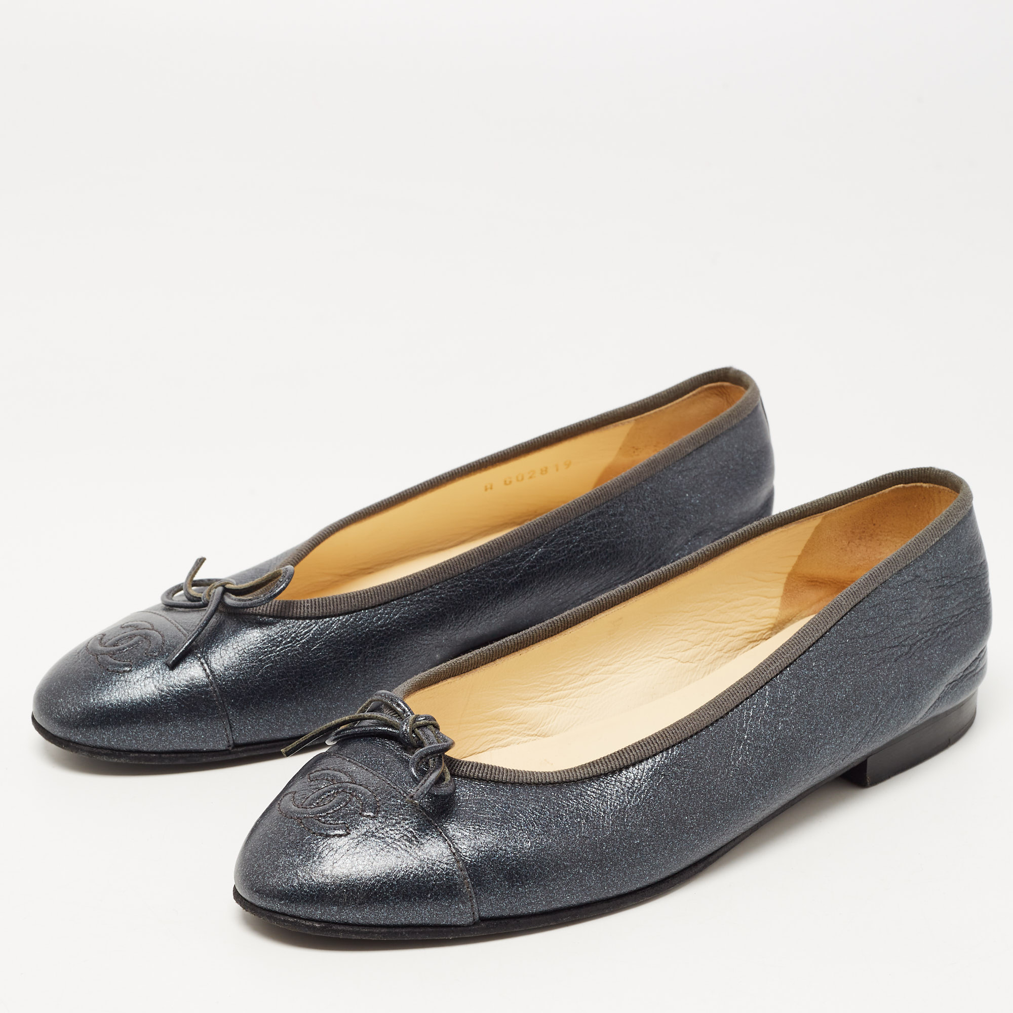 

Chanel Metallic Leather CC Cap Toe Ballet Flats Size