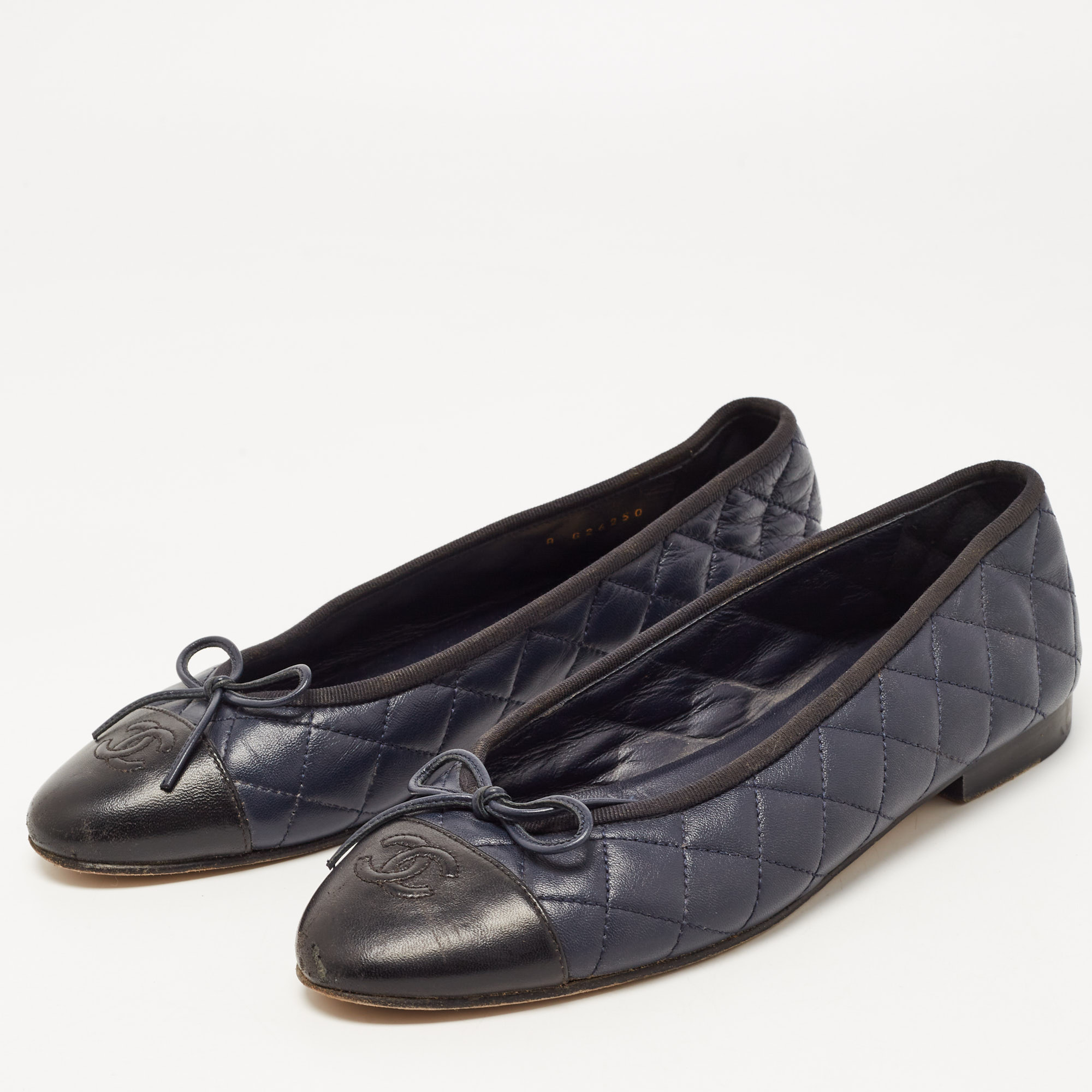 

Chanel Navy Blue/Black Leather CC Cap Toe Ballet Flats Size
