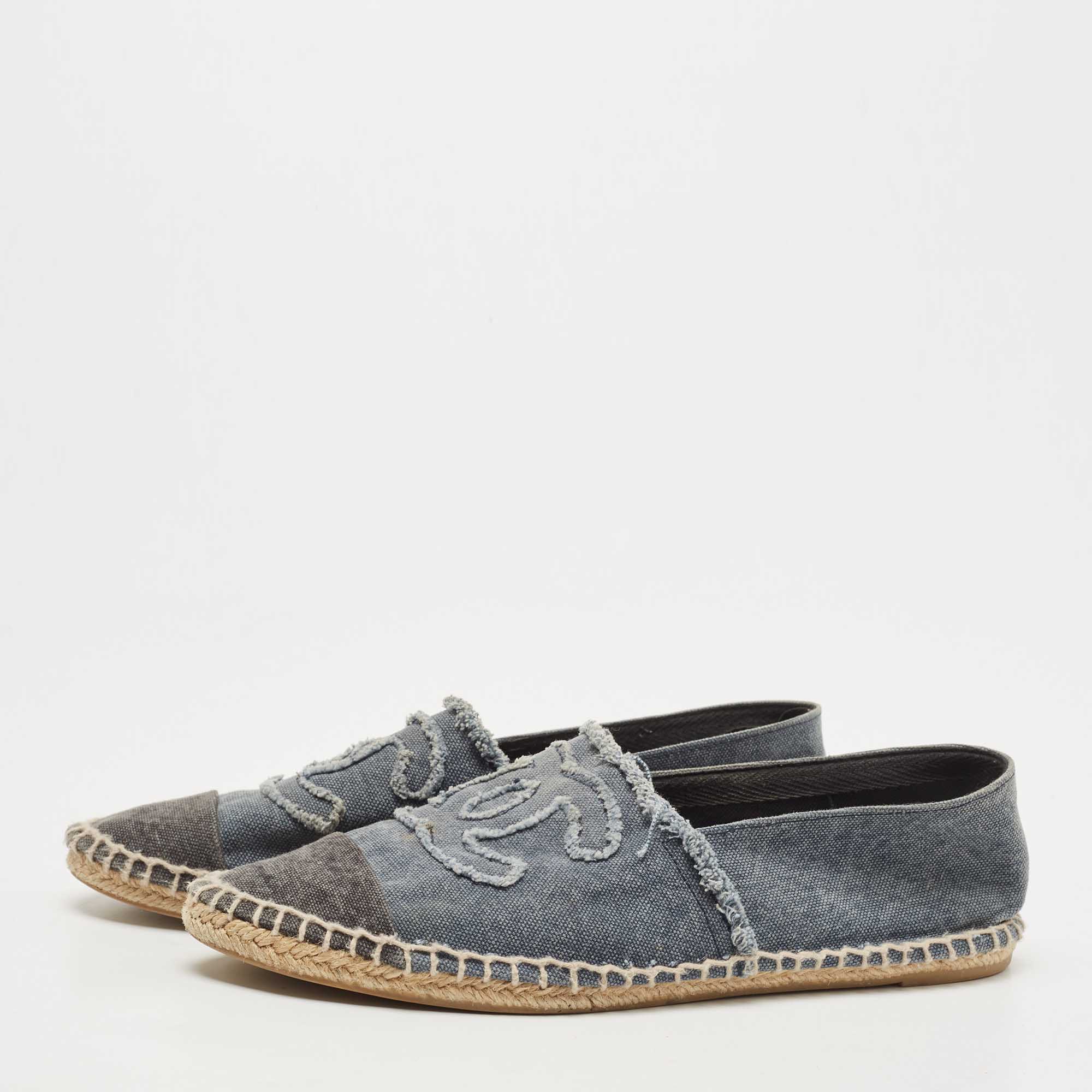 

Chanel Grey Canvas CC Cap Toe Espadrille Flats Size